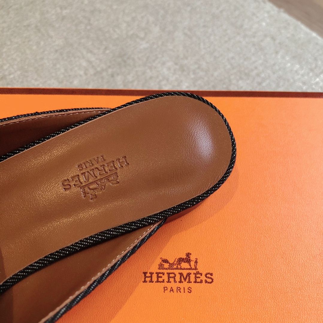 UA H**me5 Oz Mule