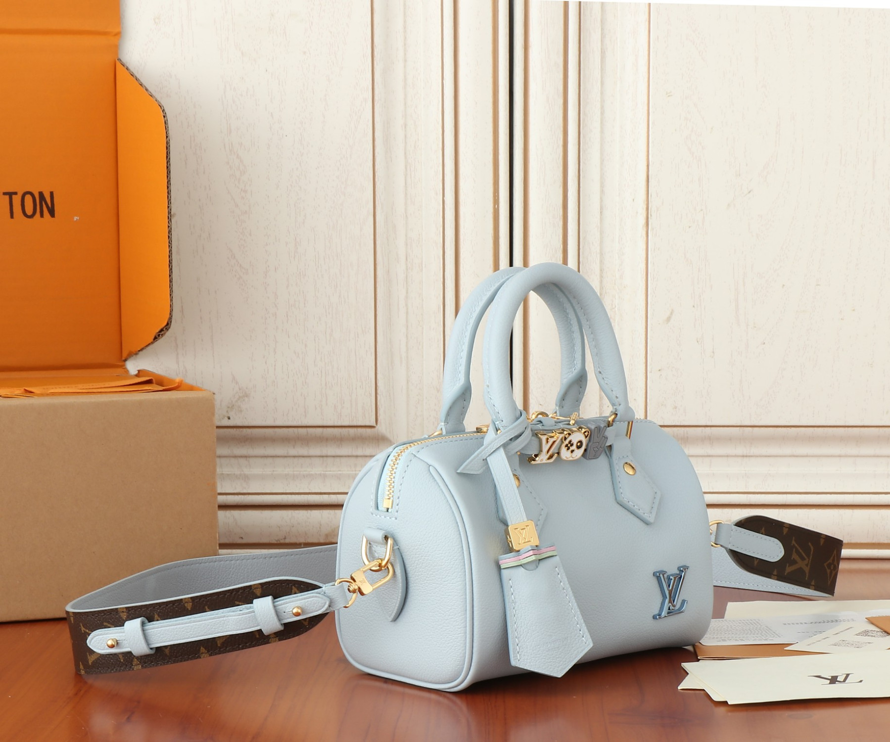 LV Speedy 18  M24604 18x12.5x11CM