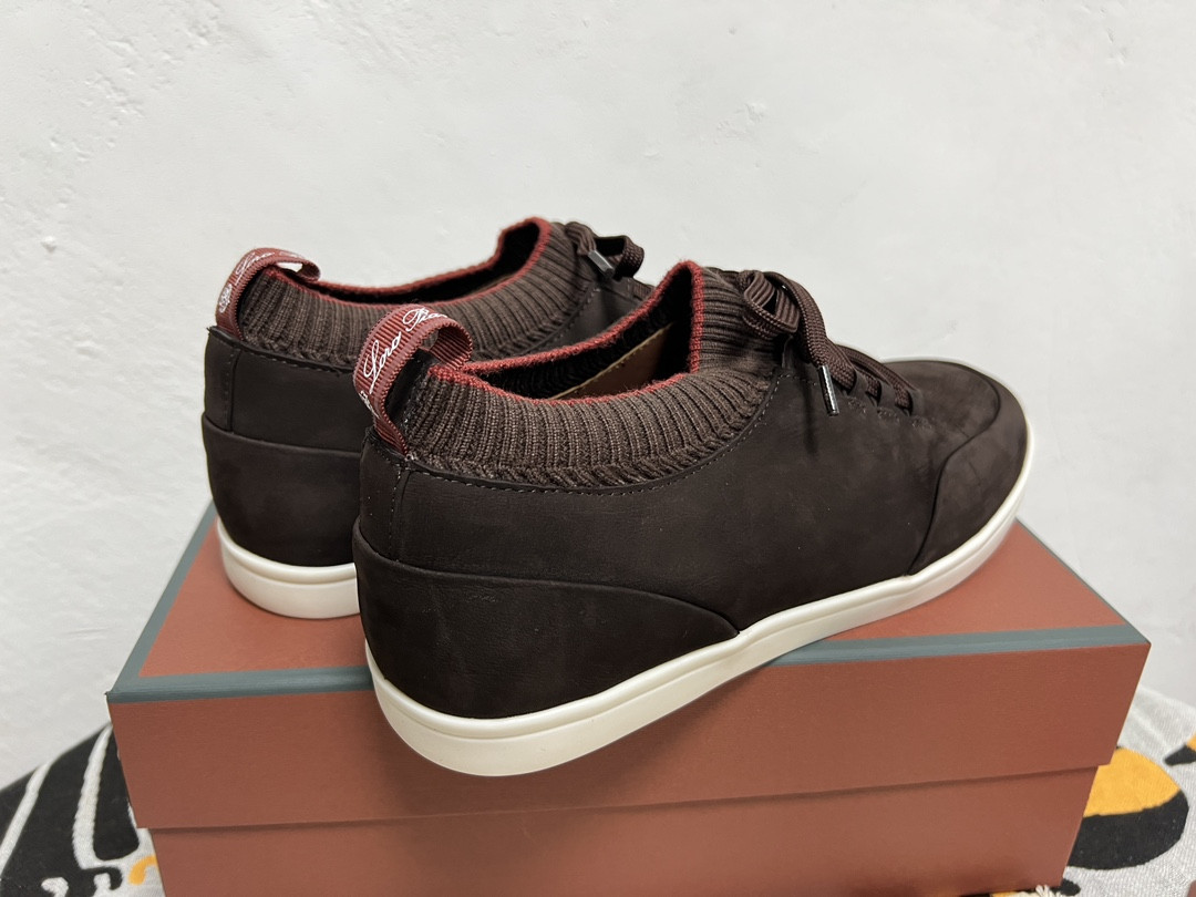 UA L0r0 P1ana Soho Walk Sneaker