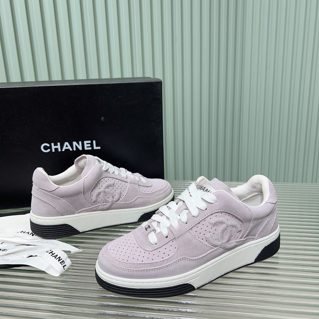 UA Ch**el SNEAKER