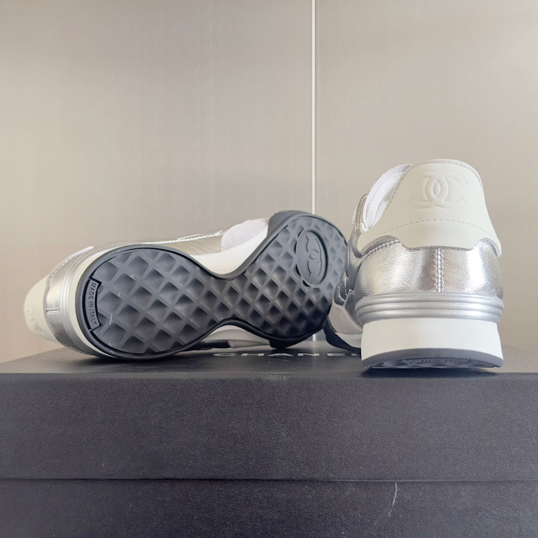 UA Ch**el SNEAKER