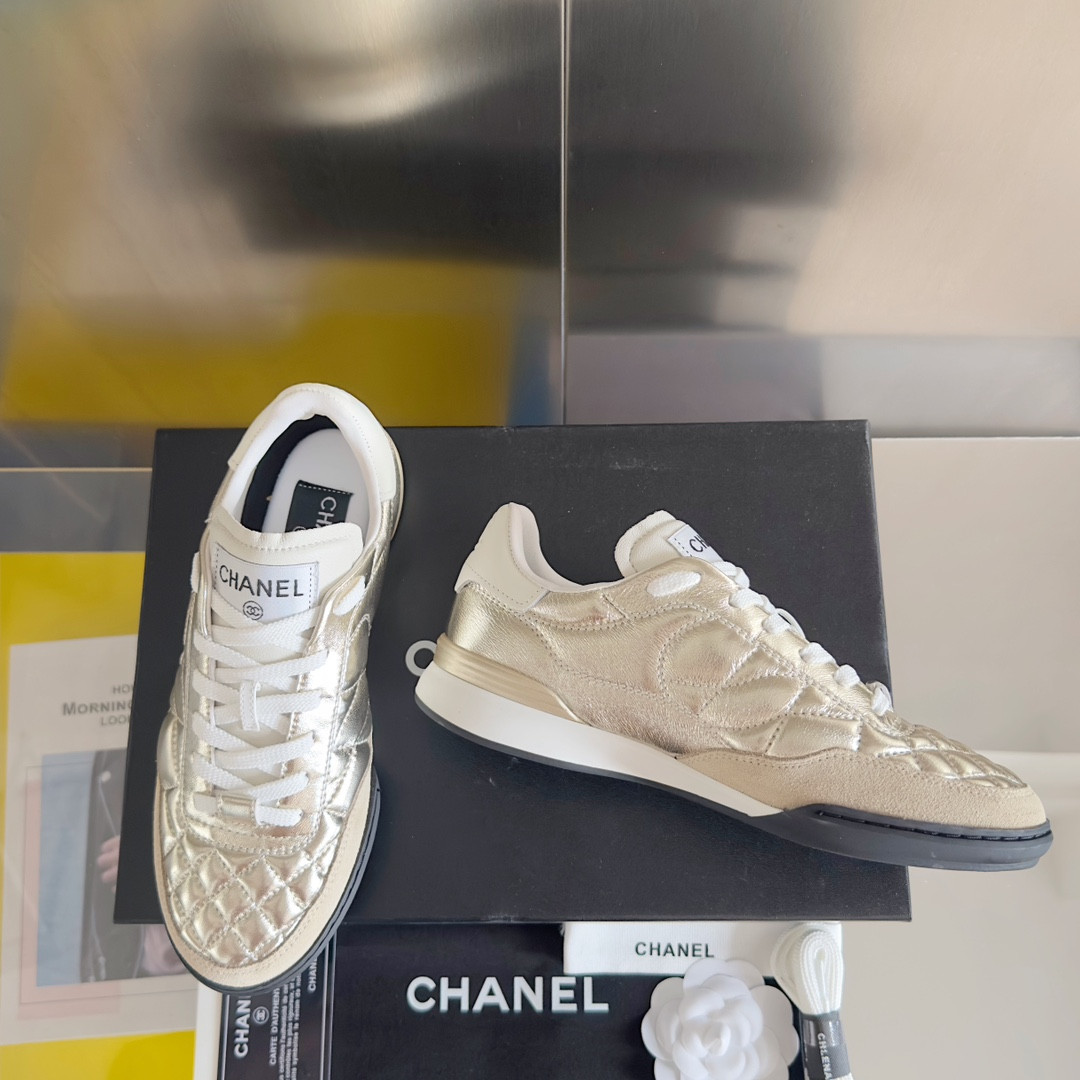 UA Ch**el SNEAKER