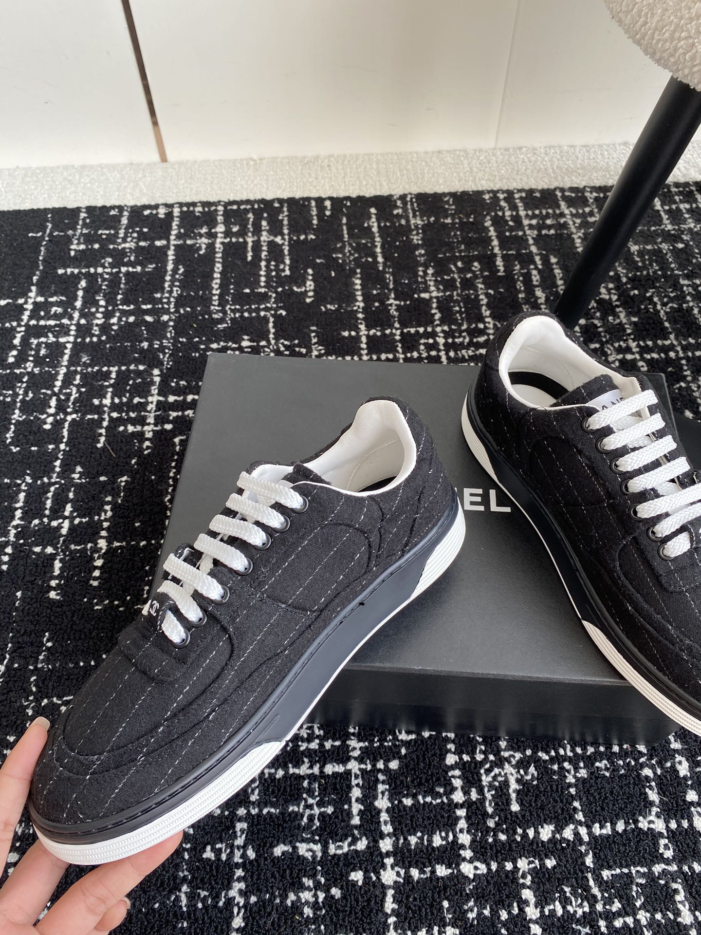 UA Ch**el SNEAKER