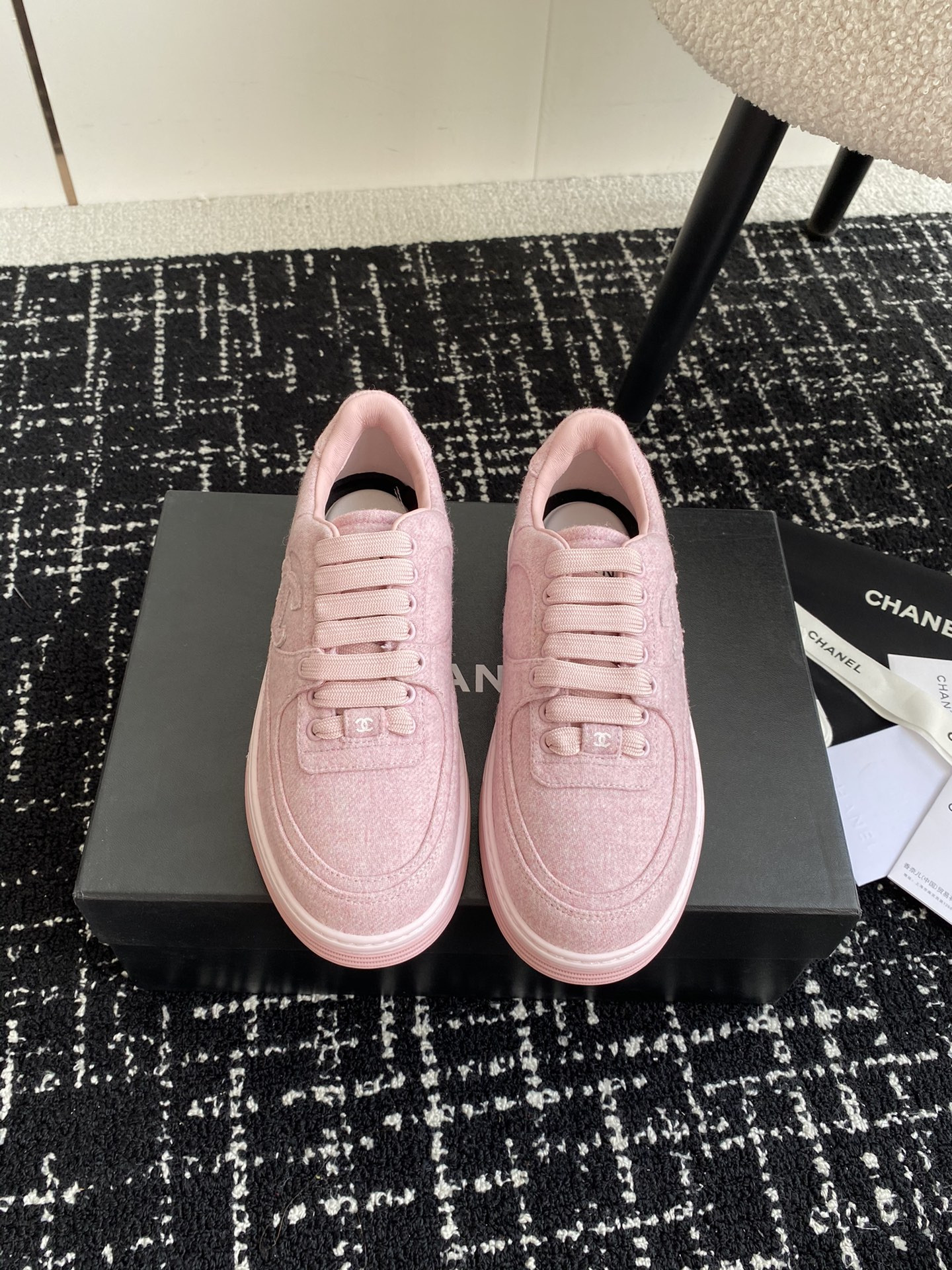 UA Ch**el SNEAKER