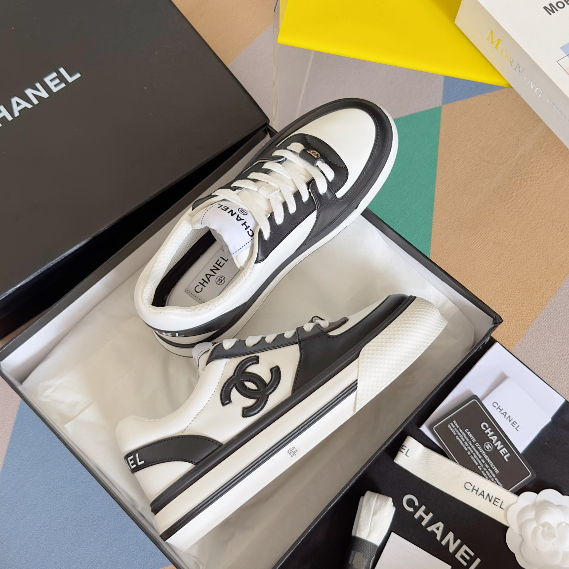 UA Ch**el SNEAKER