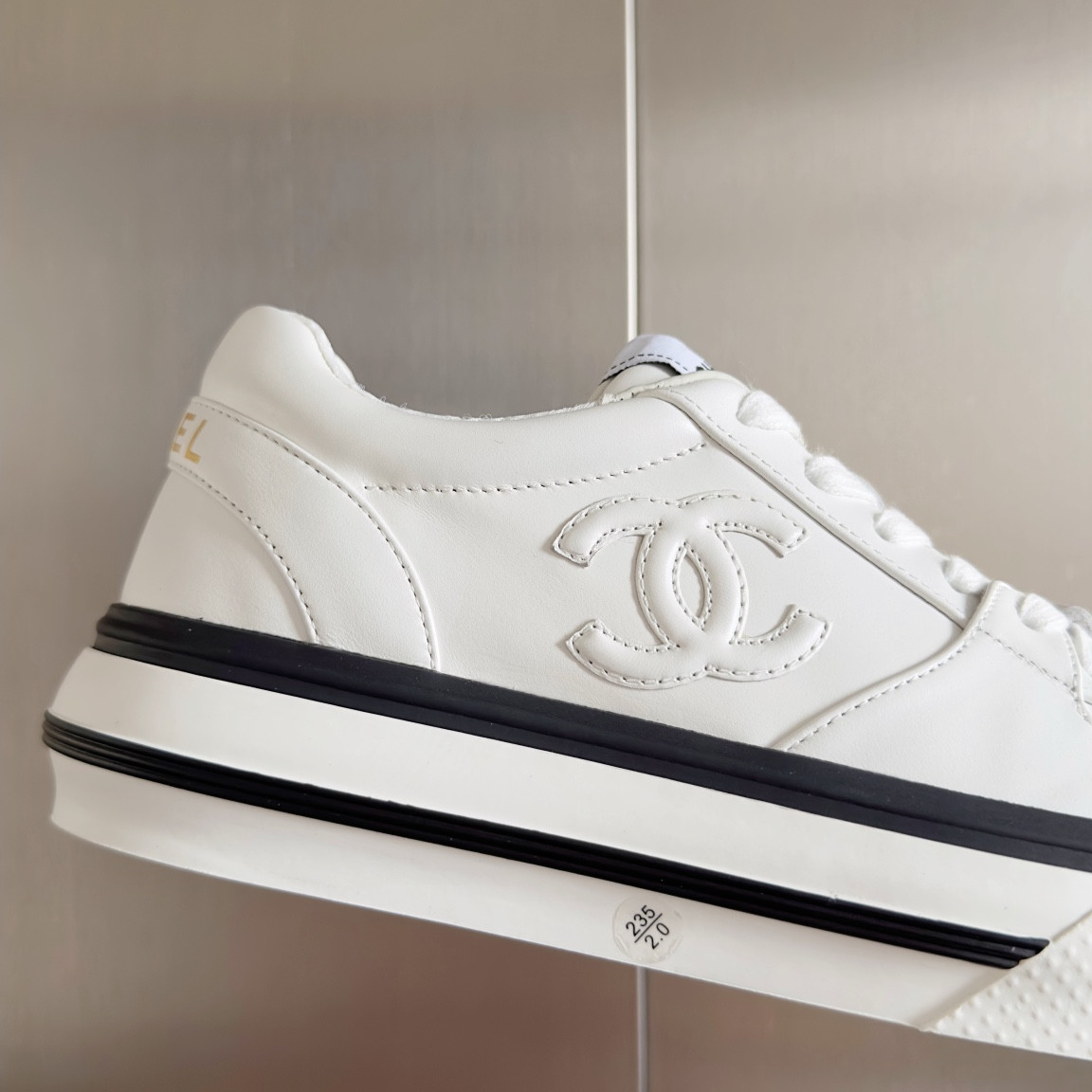 UA Ch**el SNEAKER