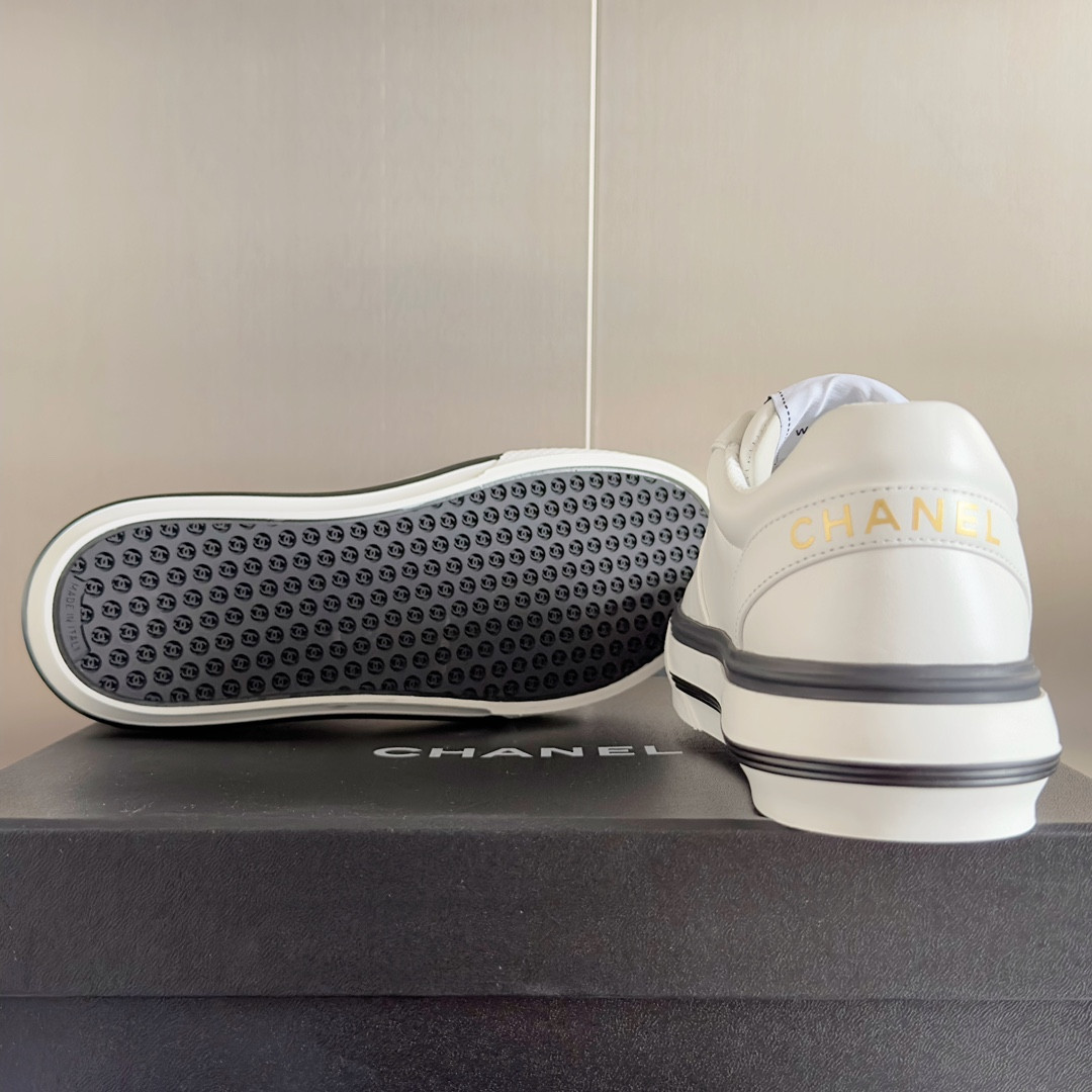 UA Ch**el SNEAKER