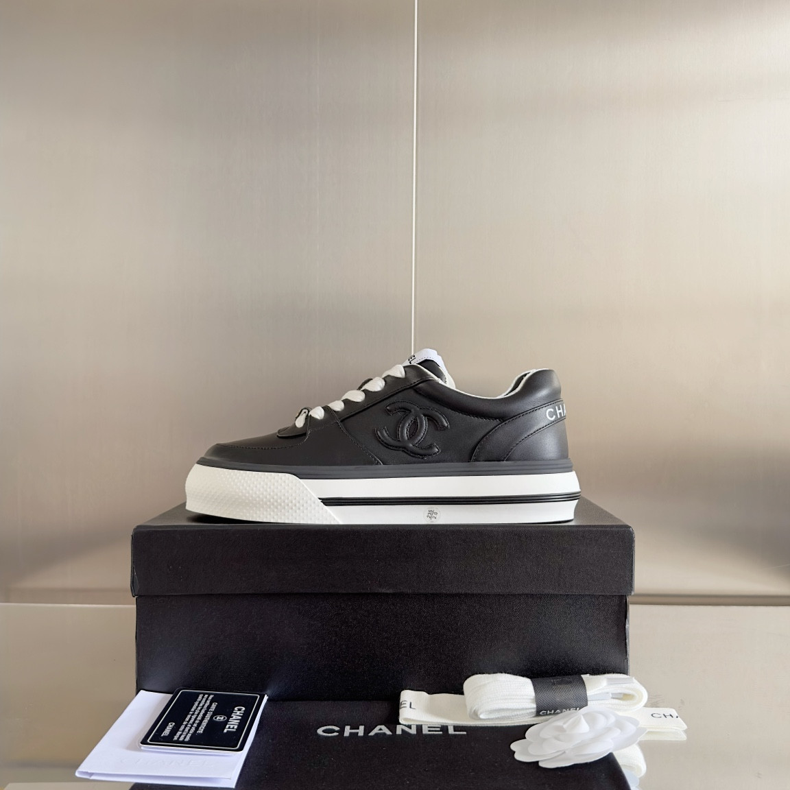 UA Ch**el SNEAKER