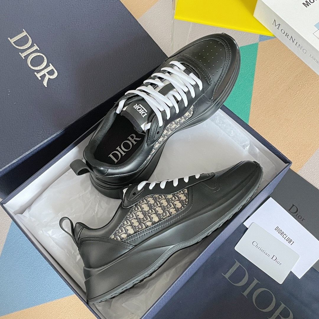 UA D10r B25 Runner Sneaker