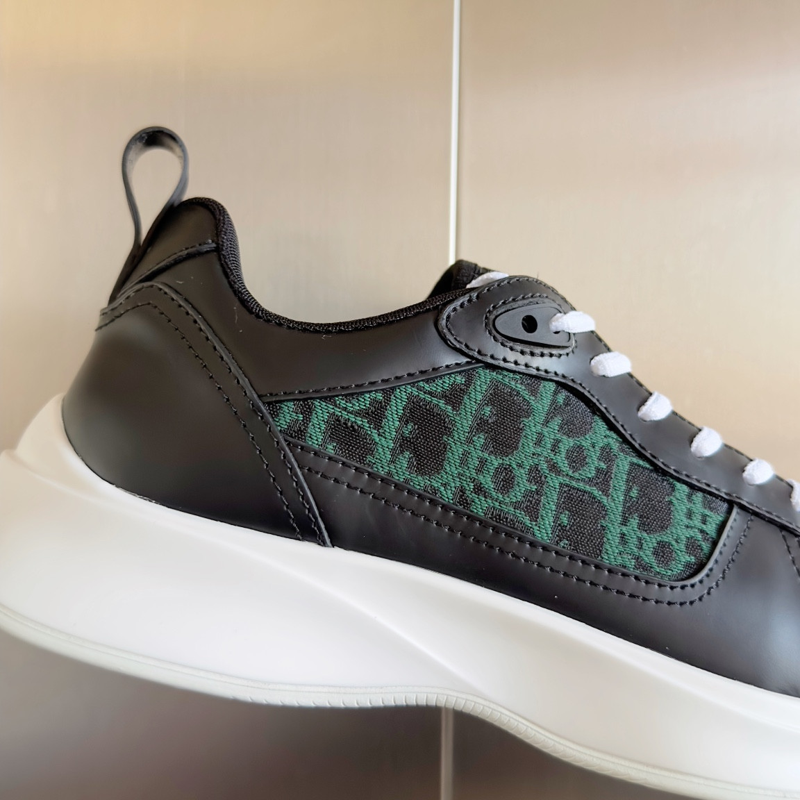 UA D10r B25 Runner Sneaker