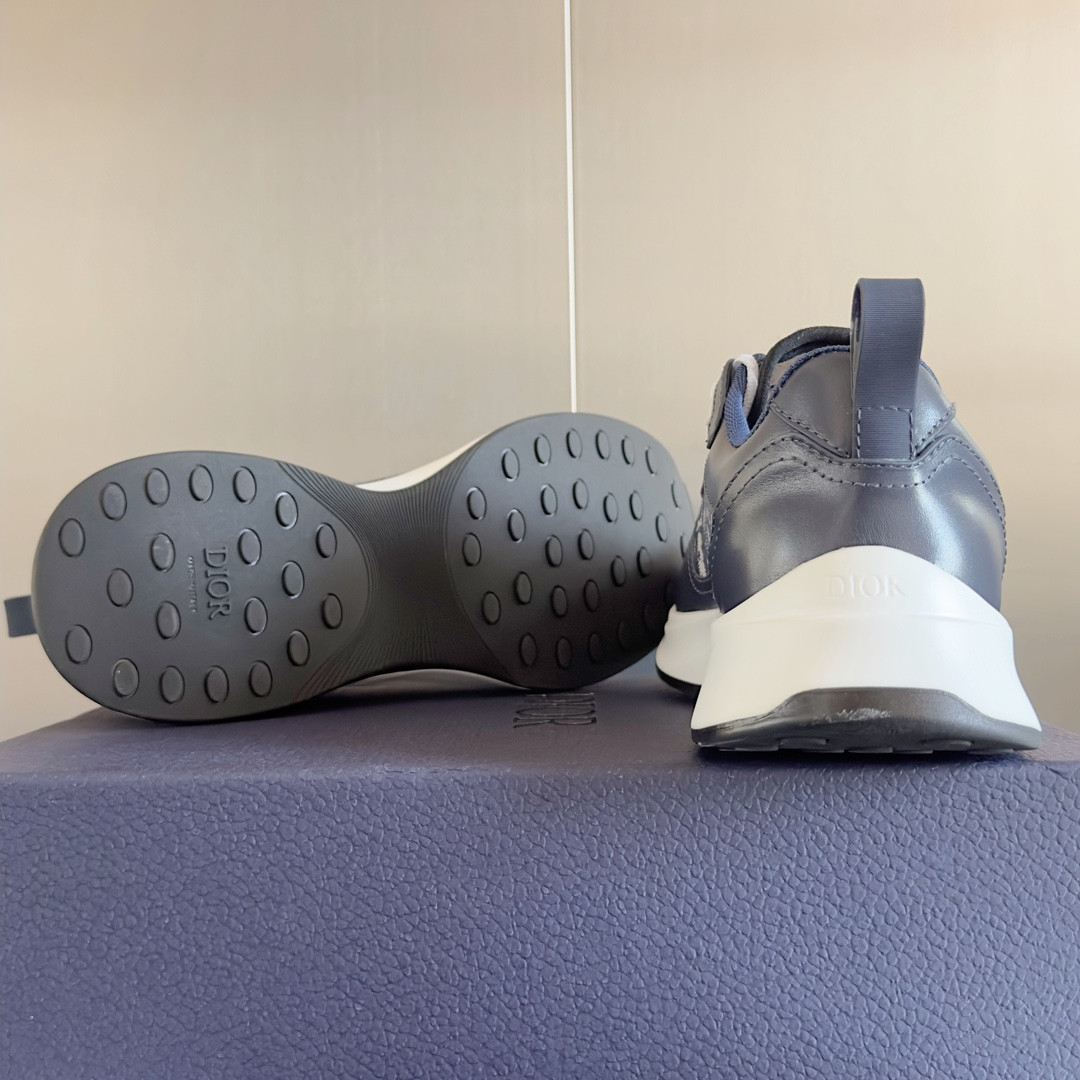 UA D10r B25 Runner Sneaker