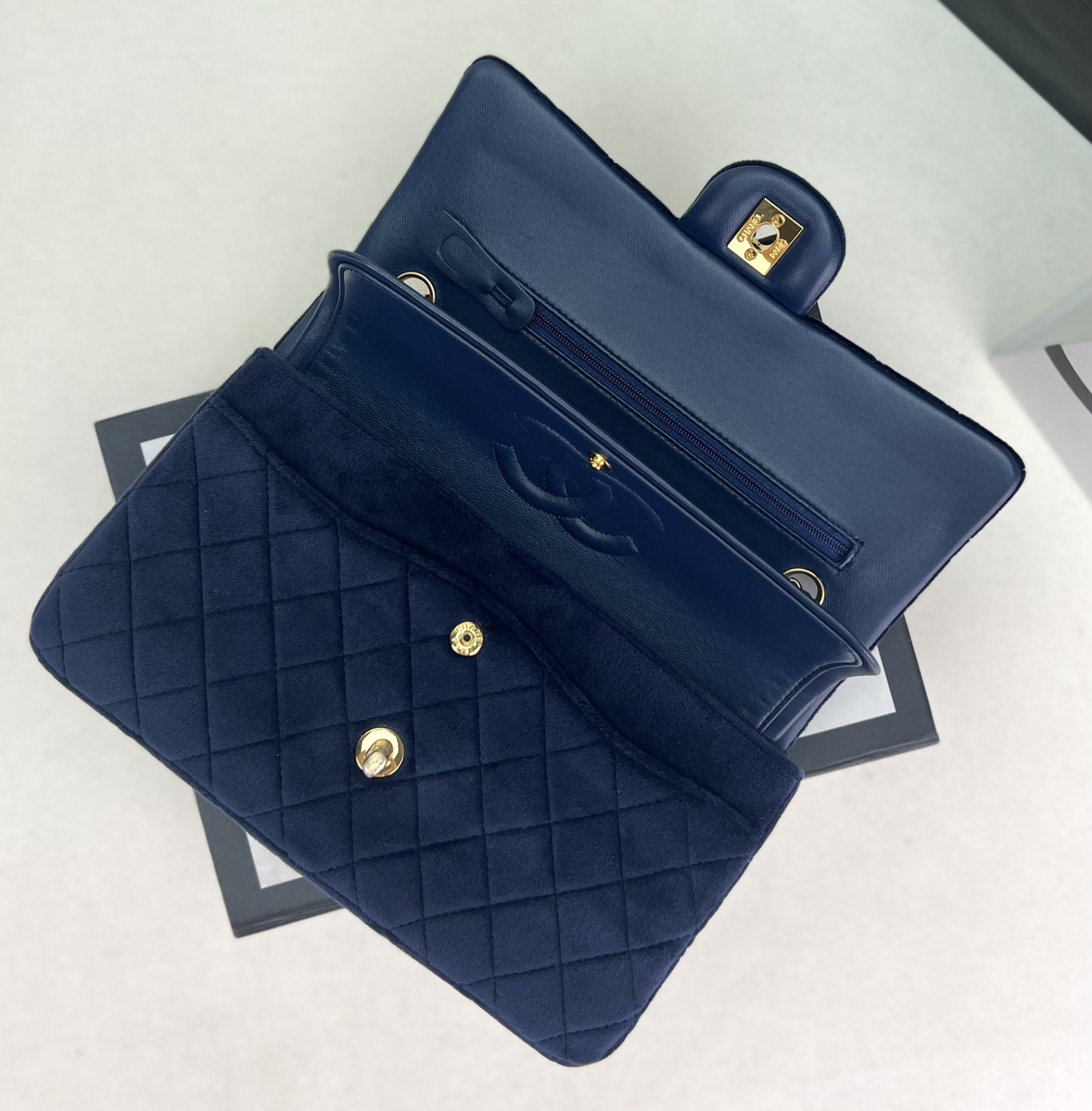 Ch**el Classic Flap Bag 25cm
