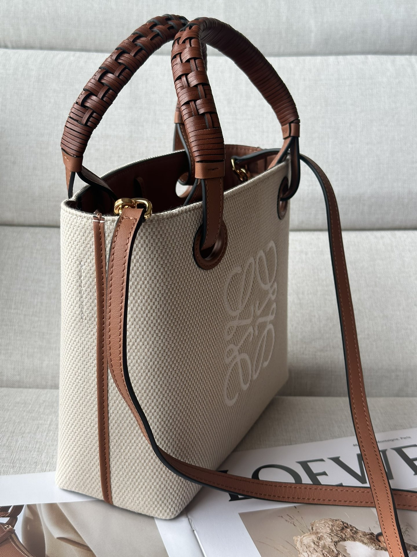 L0ew* Anagram Tote 22x9x19.5cm (no charm)