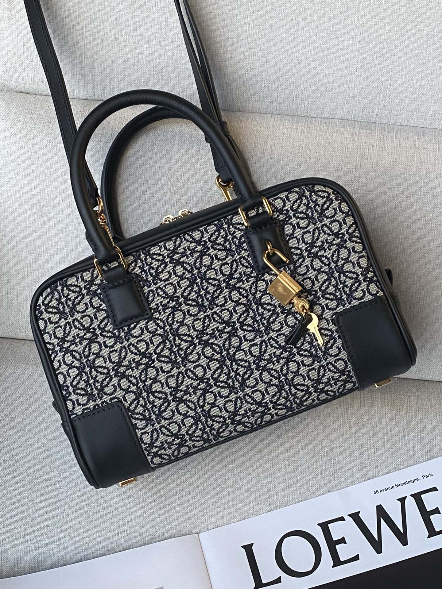 L0ew* Amazona 23x15x19cm