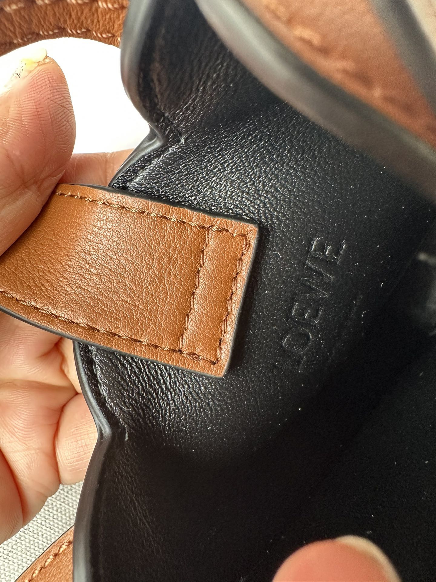 L0ew* Elephant Pocket in classic calfskin 18x8x4cm