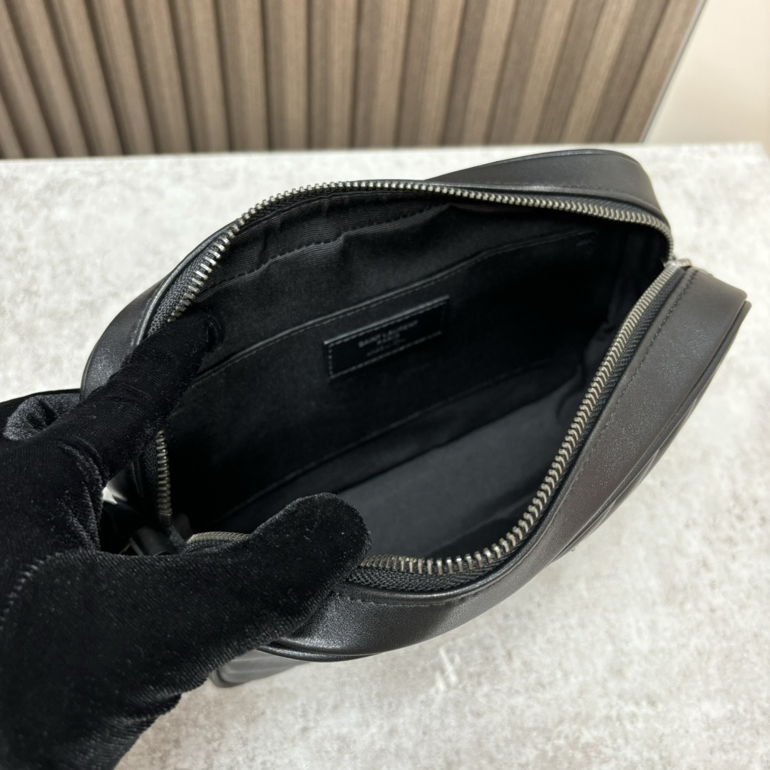 Y51 LOU camera bag in quilted leather 23x16x6cm