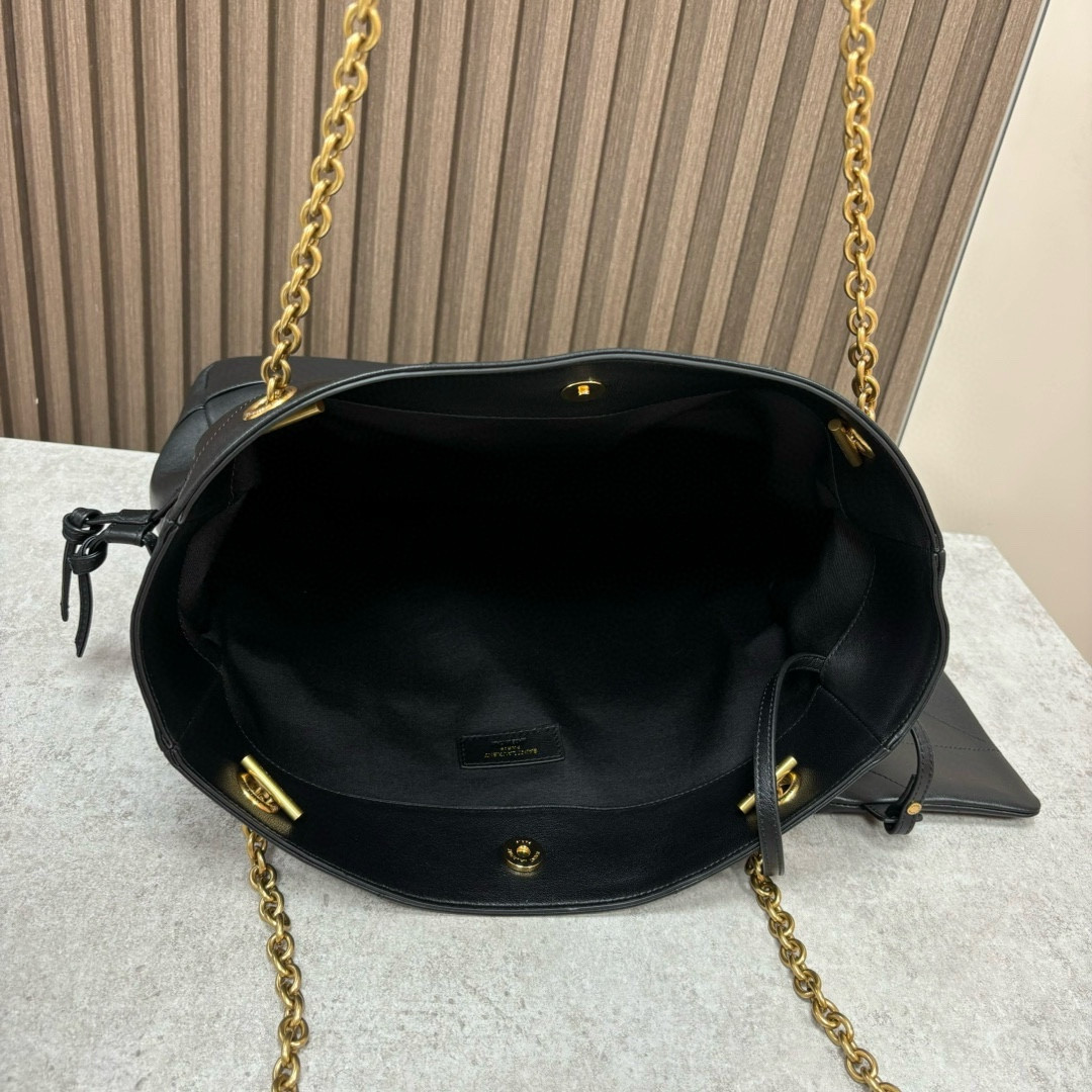 Y51 JAMIE 4.3 LARGE POCHON in lambskin 27x34x3cm