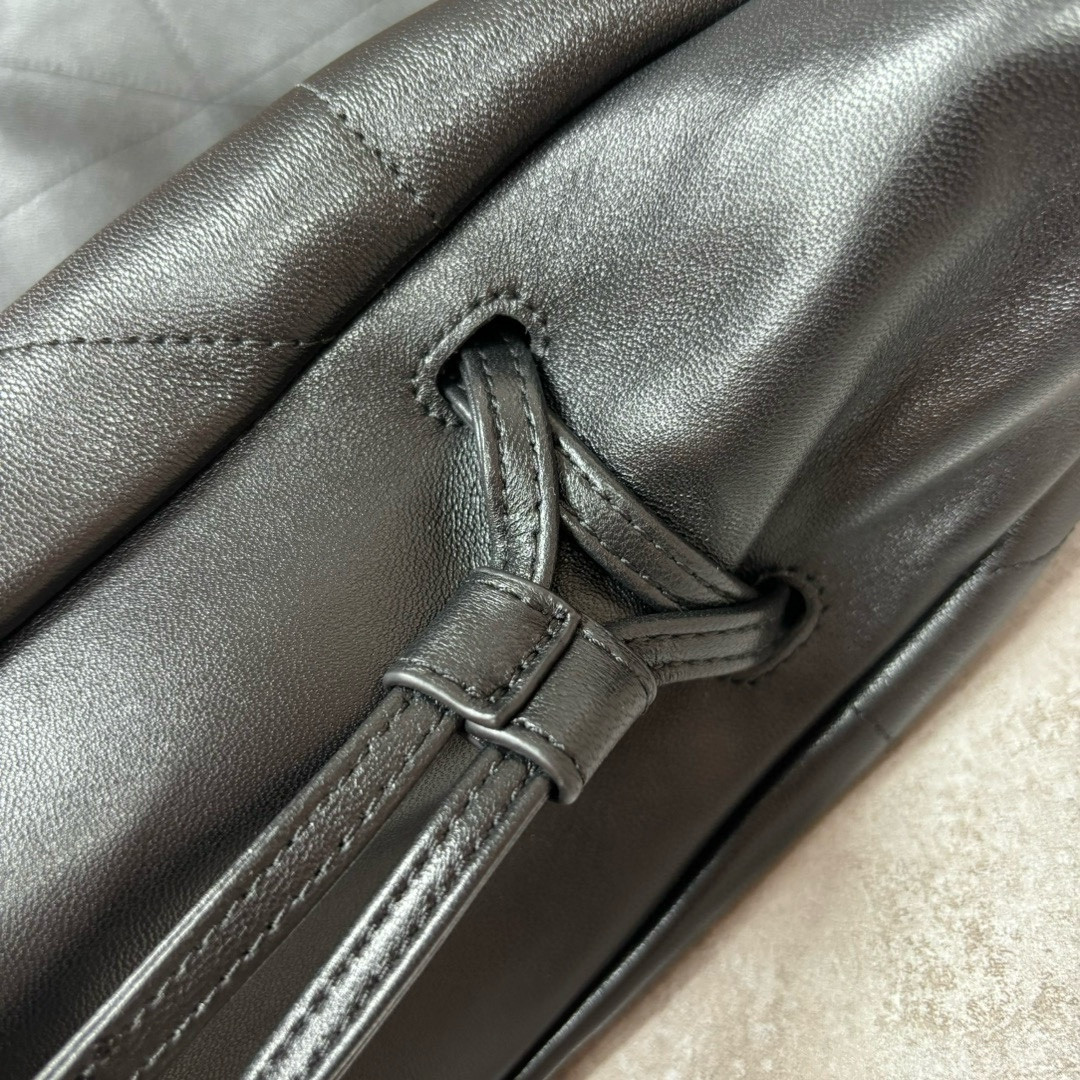 Y51 JAMIE 4.3 LARGE POCHON in lambskin 27x34x3cm