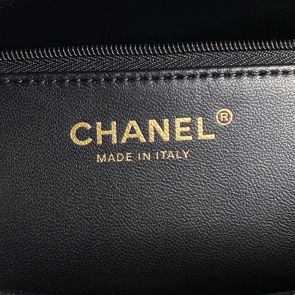 Ch**el WALLET ON CHAIN   17x25x8cm
