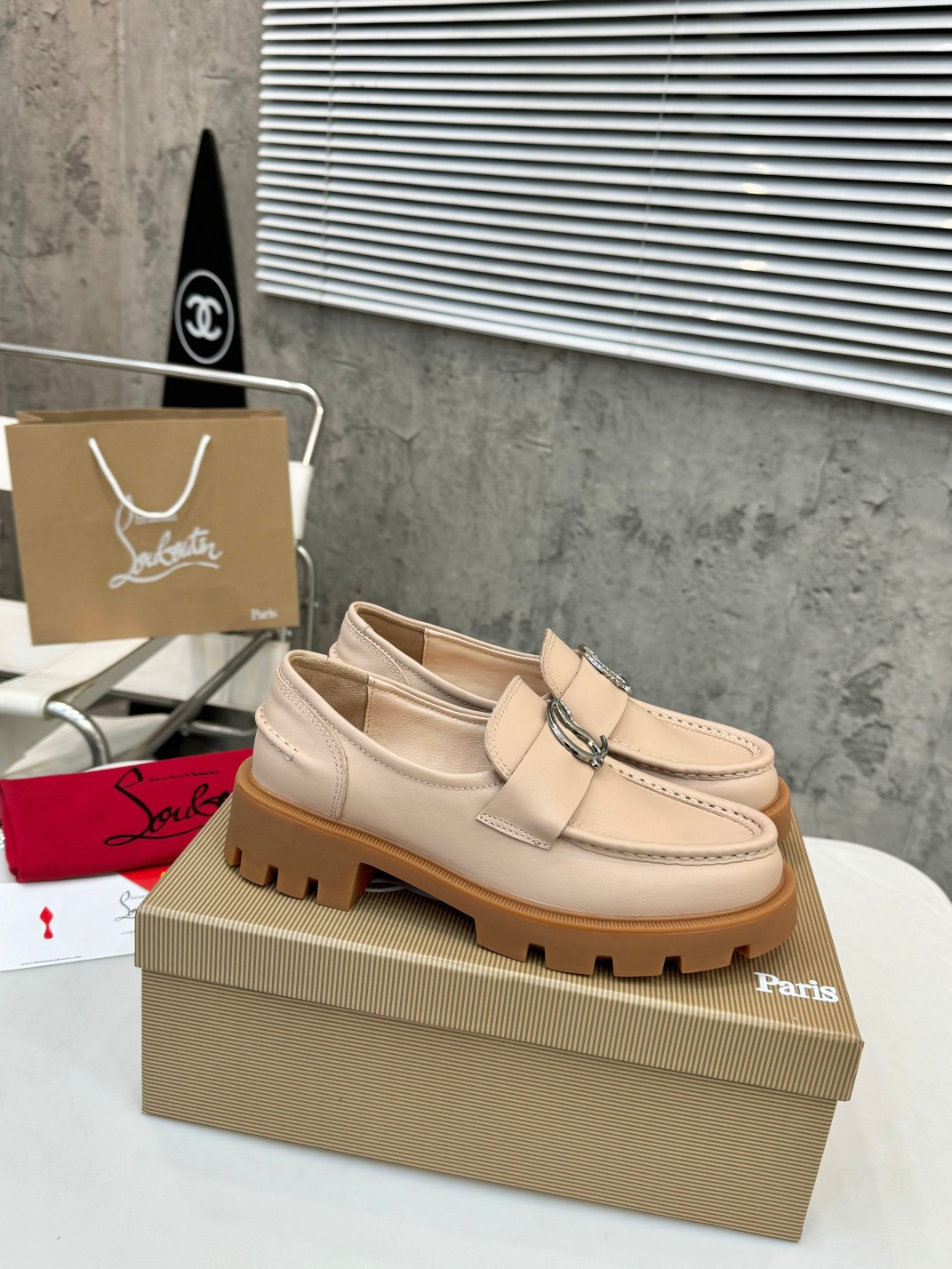 UA Chr1st1an Louboutin(CL) logo design,the latest runway version of the red-soled shoes