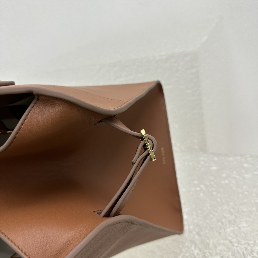 The R0w MARGAUX 15 38.5x16x30cm