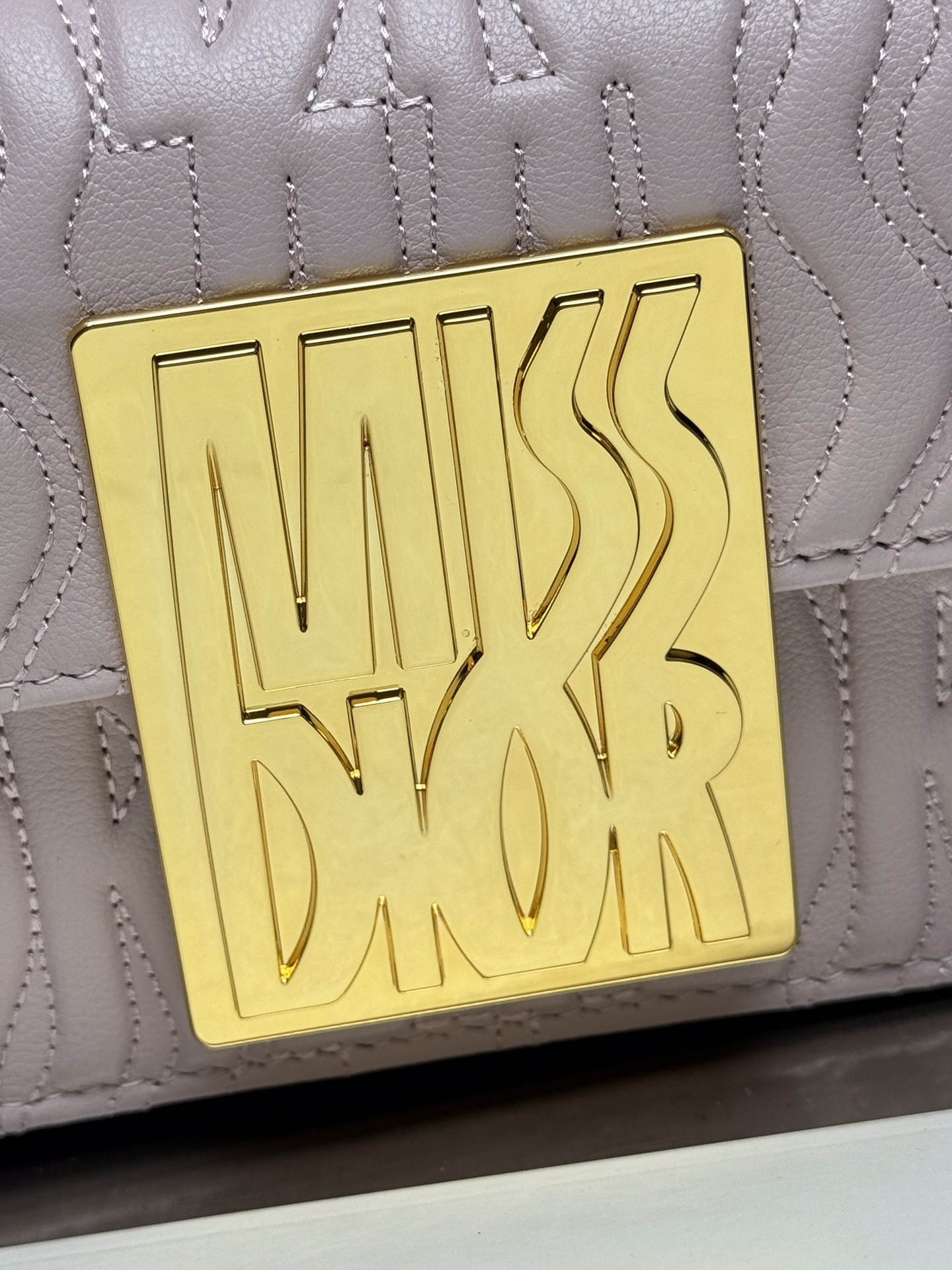D10r Miss D10r flap bag 22 x 11 x 6 cm