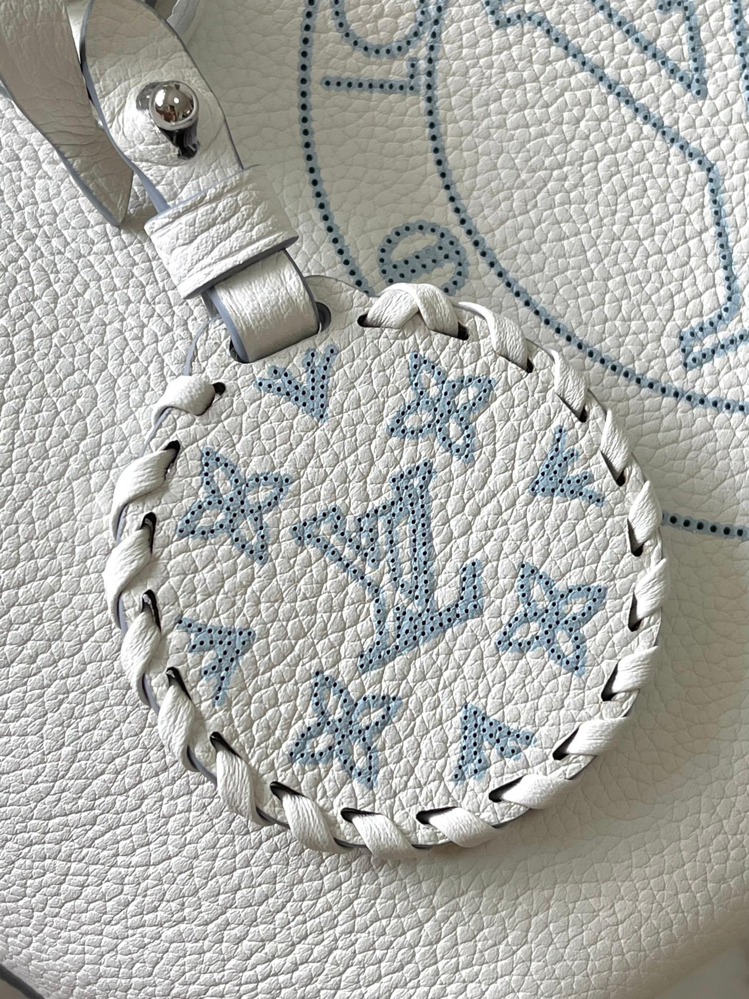LV Blossom PM M11734 20x20x12.5cm