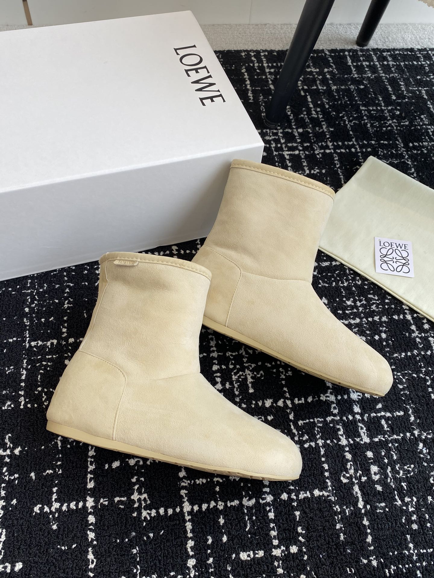 UA L0ew* Boot