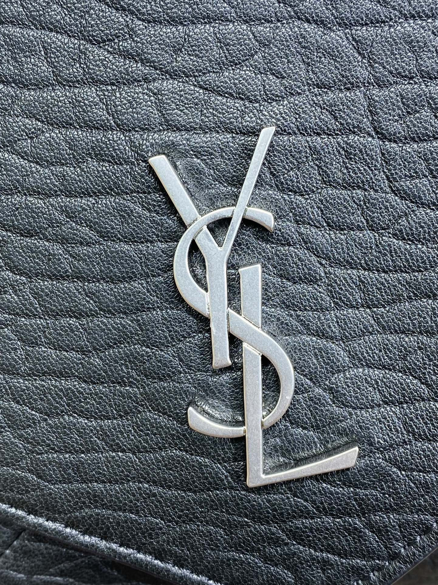 Y51 CASSANDRE envelope messenger in lambskin 23X16.5X6cm