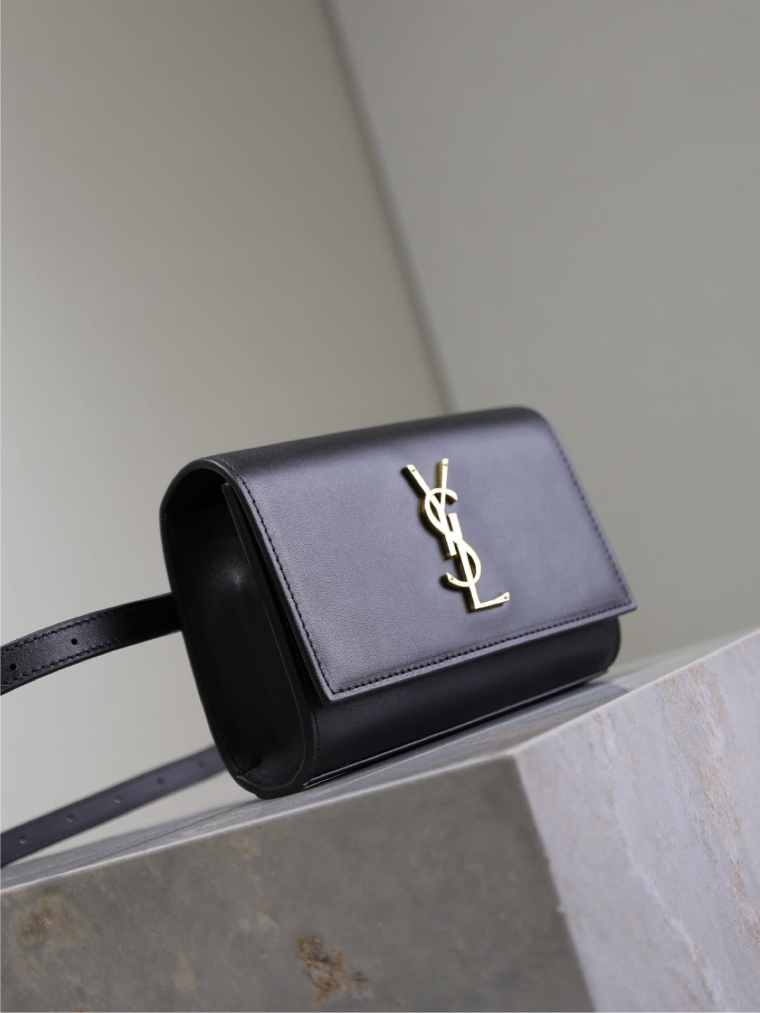 Y51 kate belt bag in grain de poudre-embossed leather 18x12x4.5cm