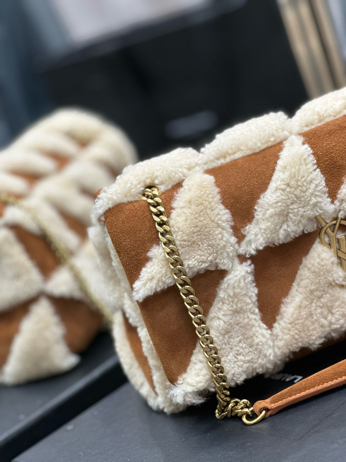 Y51 Jamie Medium in Suede and Shearling 25×15×7.5cm
