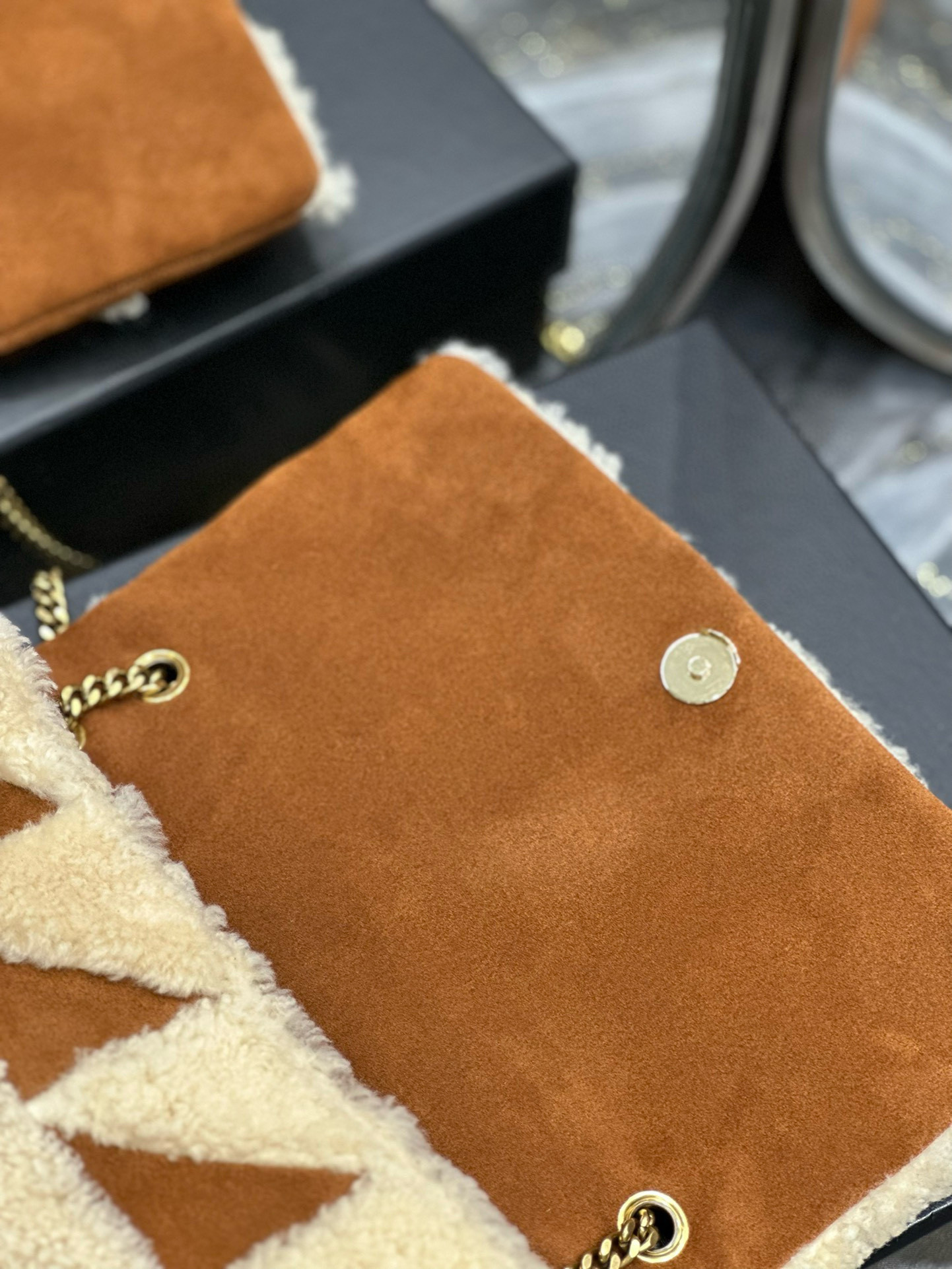 Y51 Jamie Medium in Suede and Shearling 25×15×7.5cm