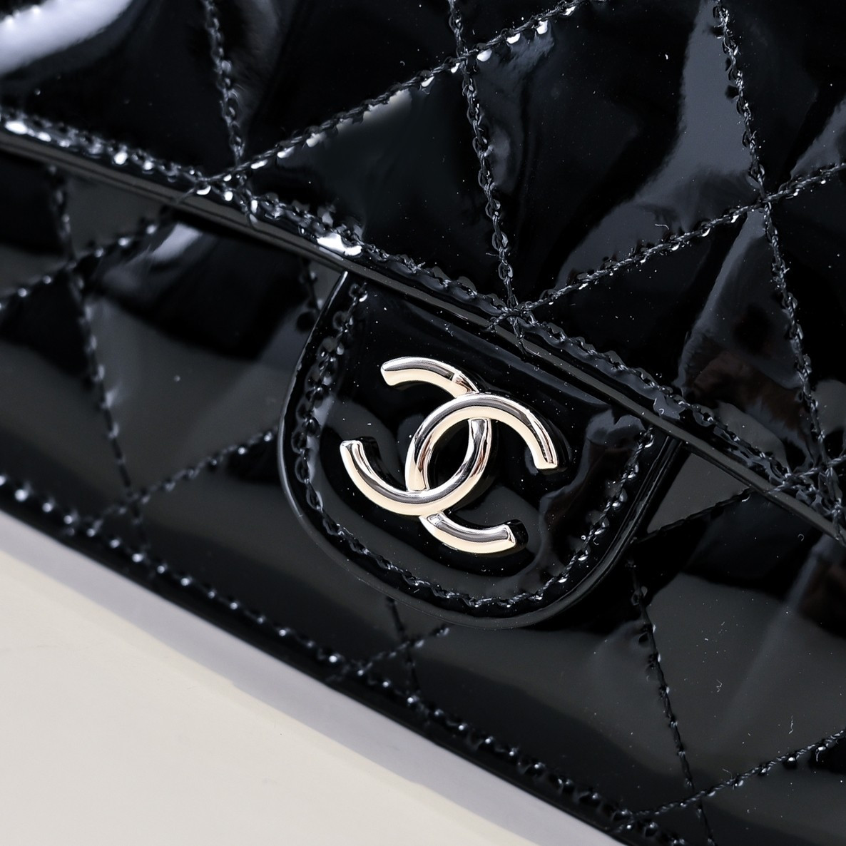 Ch**el Mini Classic Handbag With Top Handle 20x12x6cm