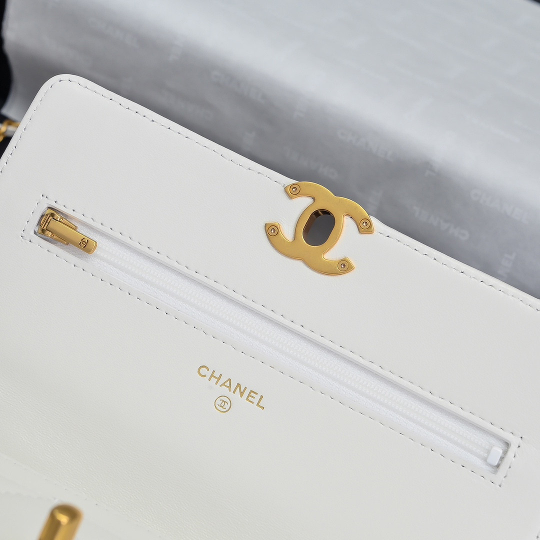 Ch**el Clutch With Chain 19cm