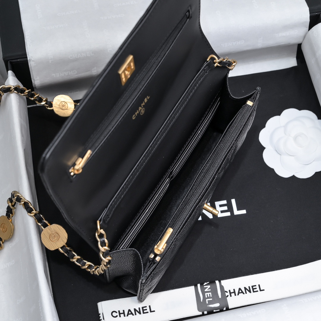 Ch**el WOC CLASSIC WALLET ON CHAIN 19cm