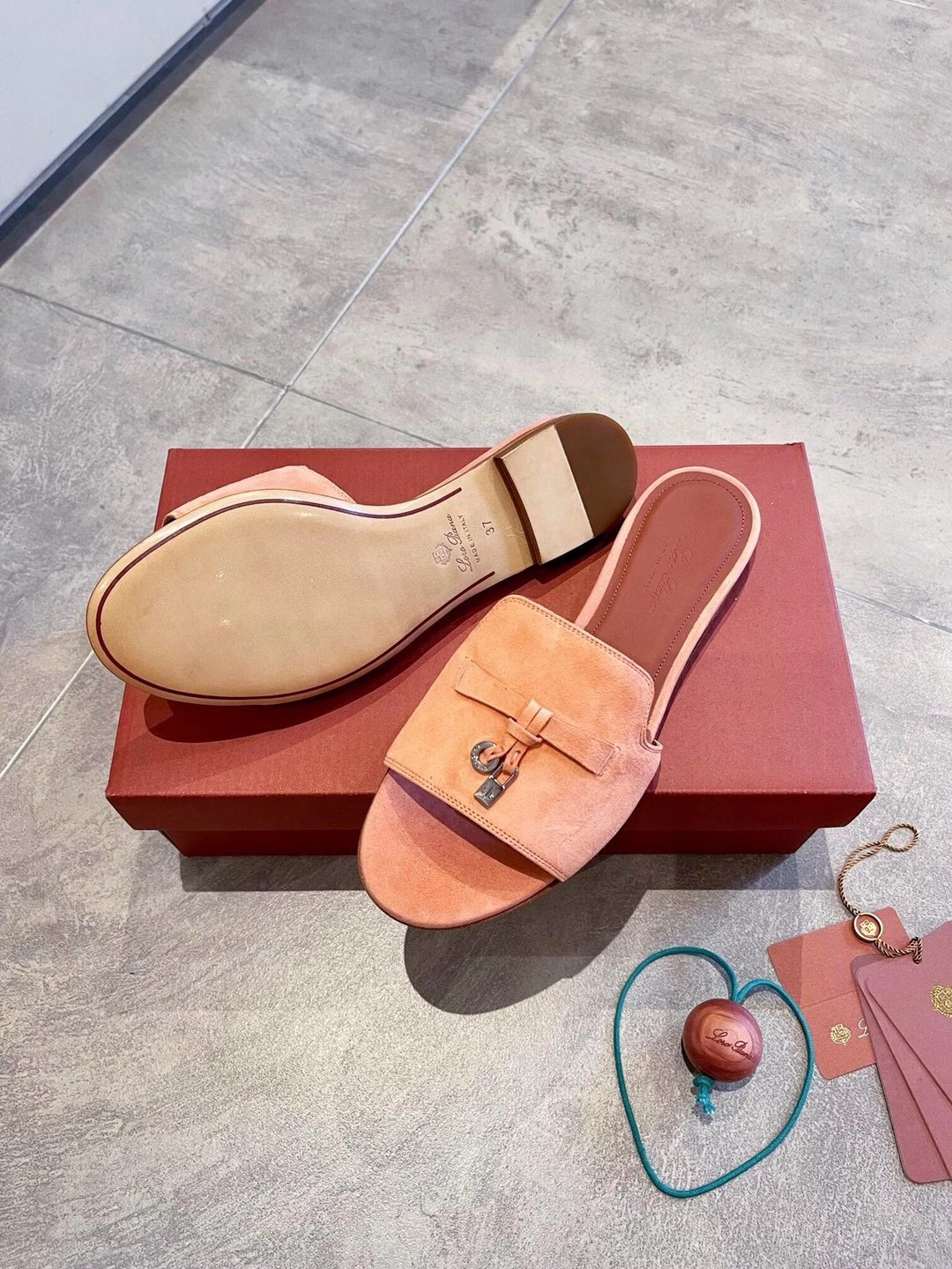UA L0r0 P1ana Summer Charms Sandal