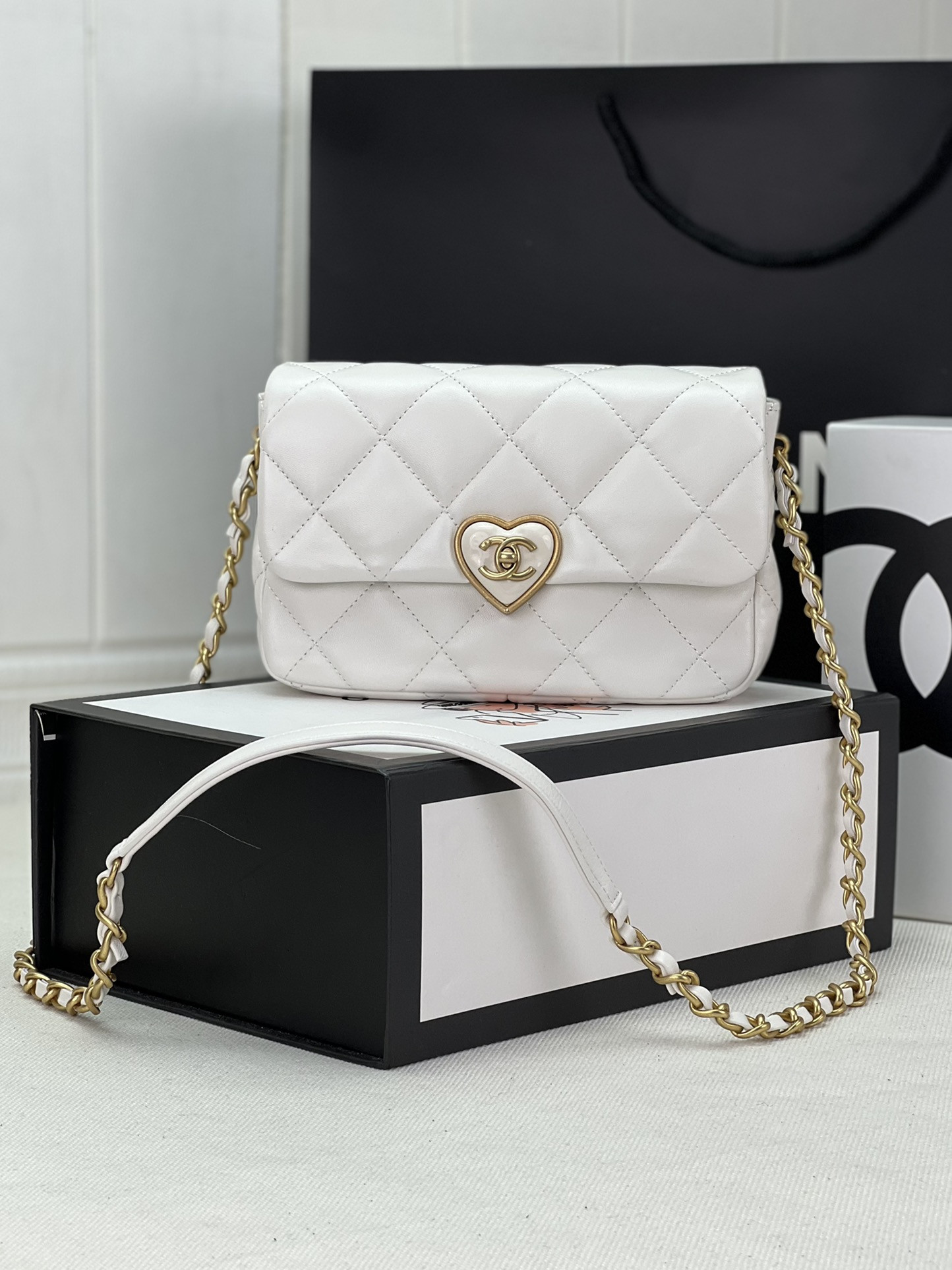Ch**el FLAP HANDBAG CF 21x14x6cm