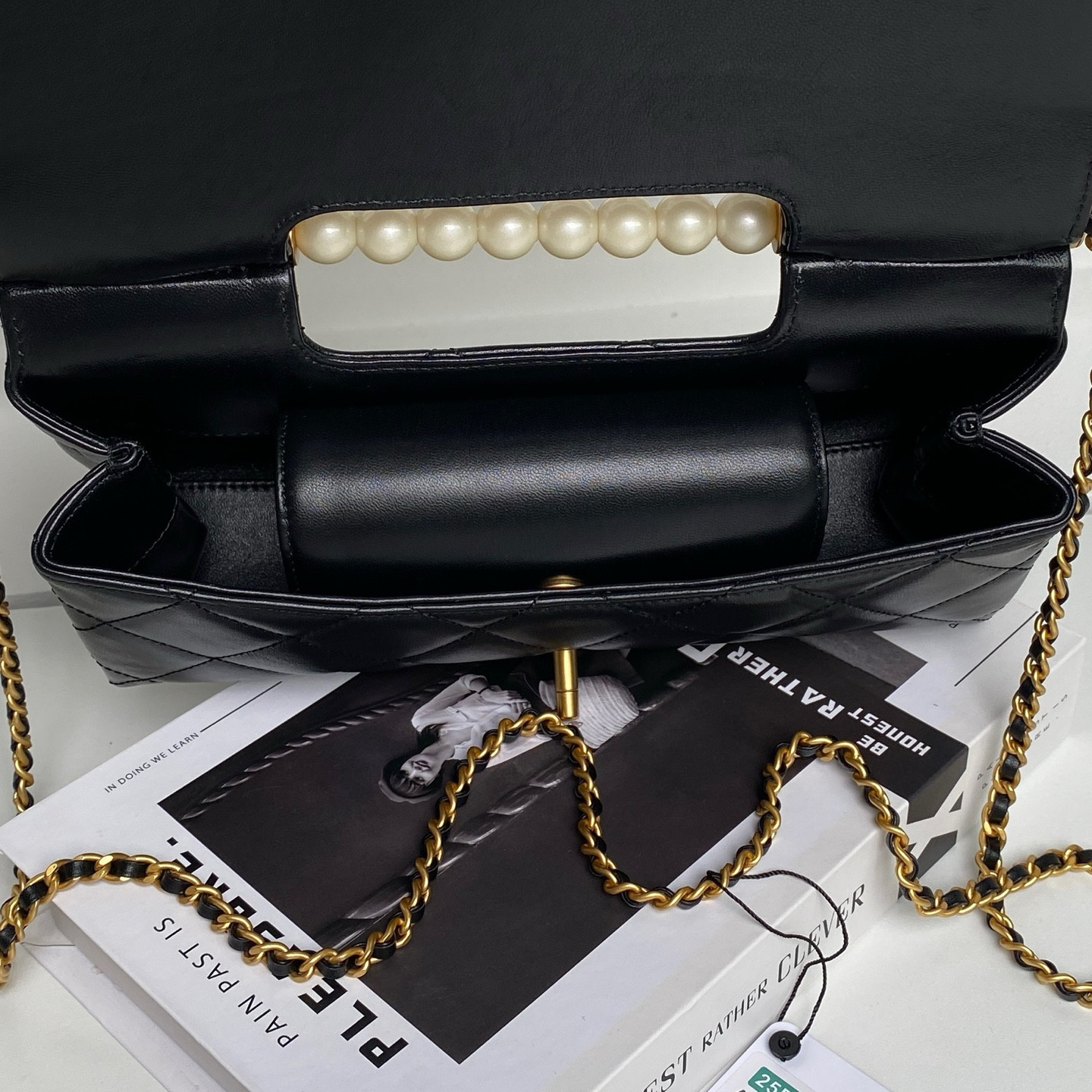 Ch**el 25P Bag AS5390 17.5×25×7cm