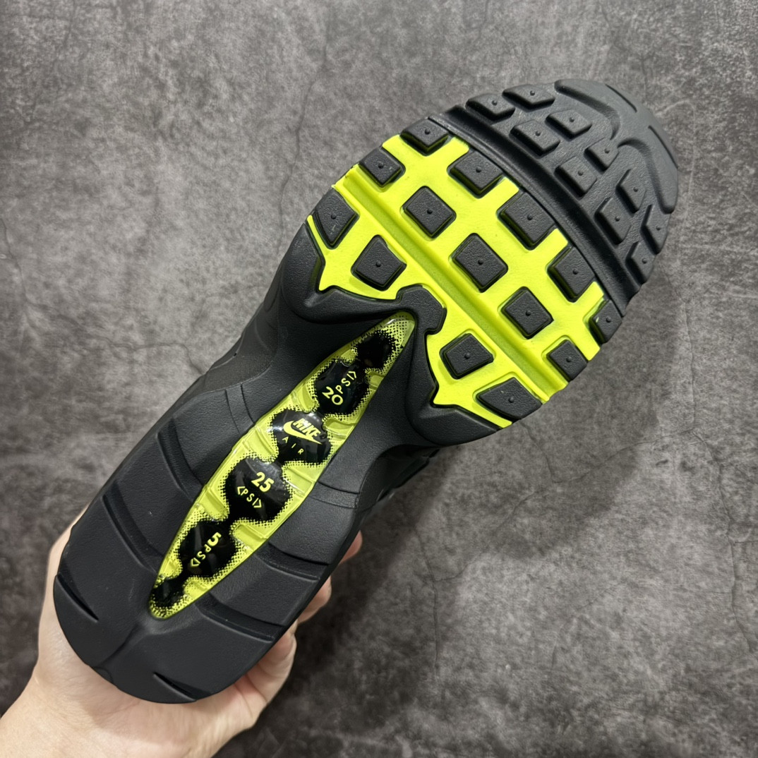 UA NIKE Air Max 95
