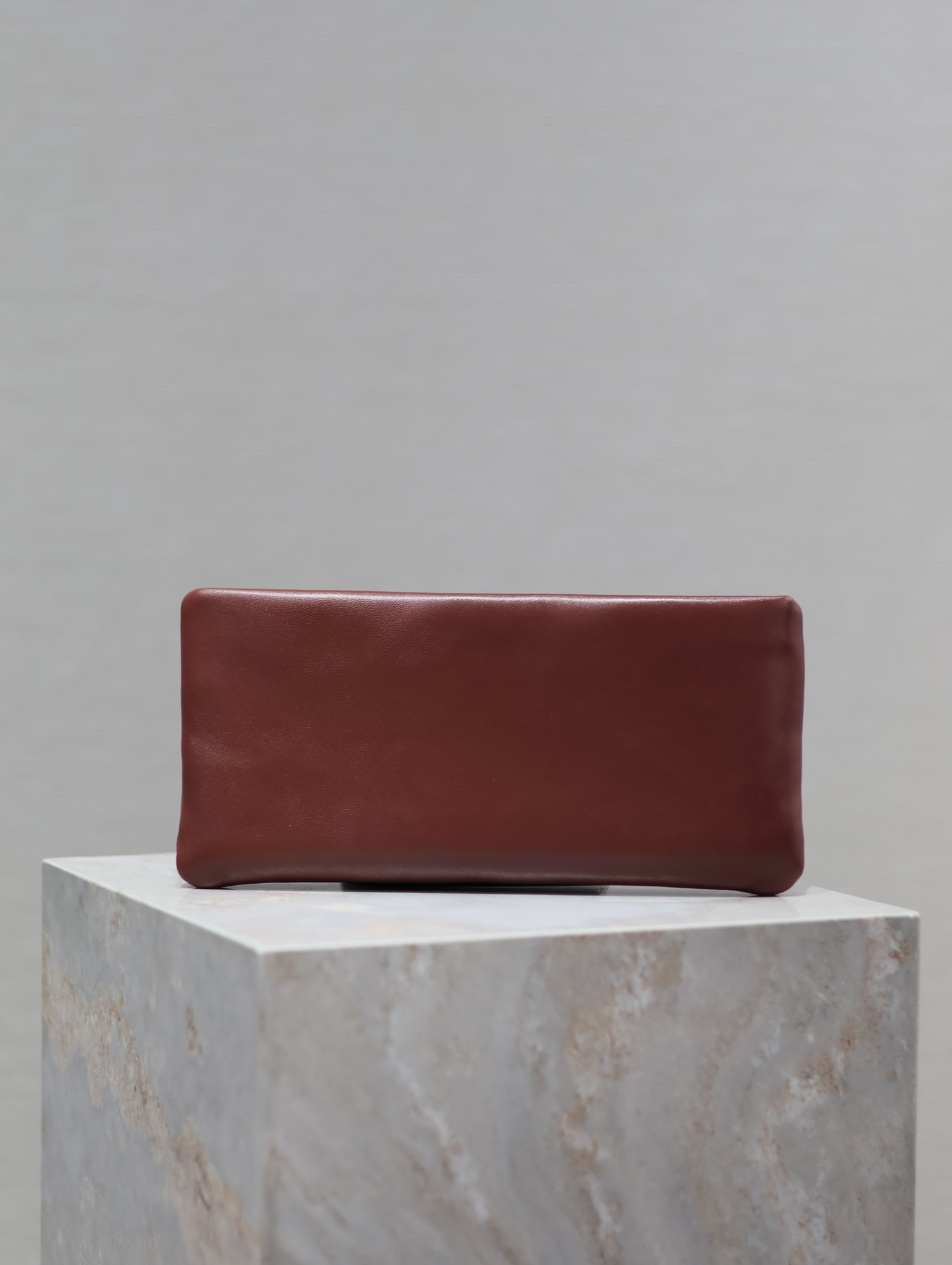 Y51 calypso long pouch in lambskin 30 x 15 x 3.5 cm