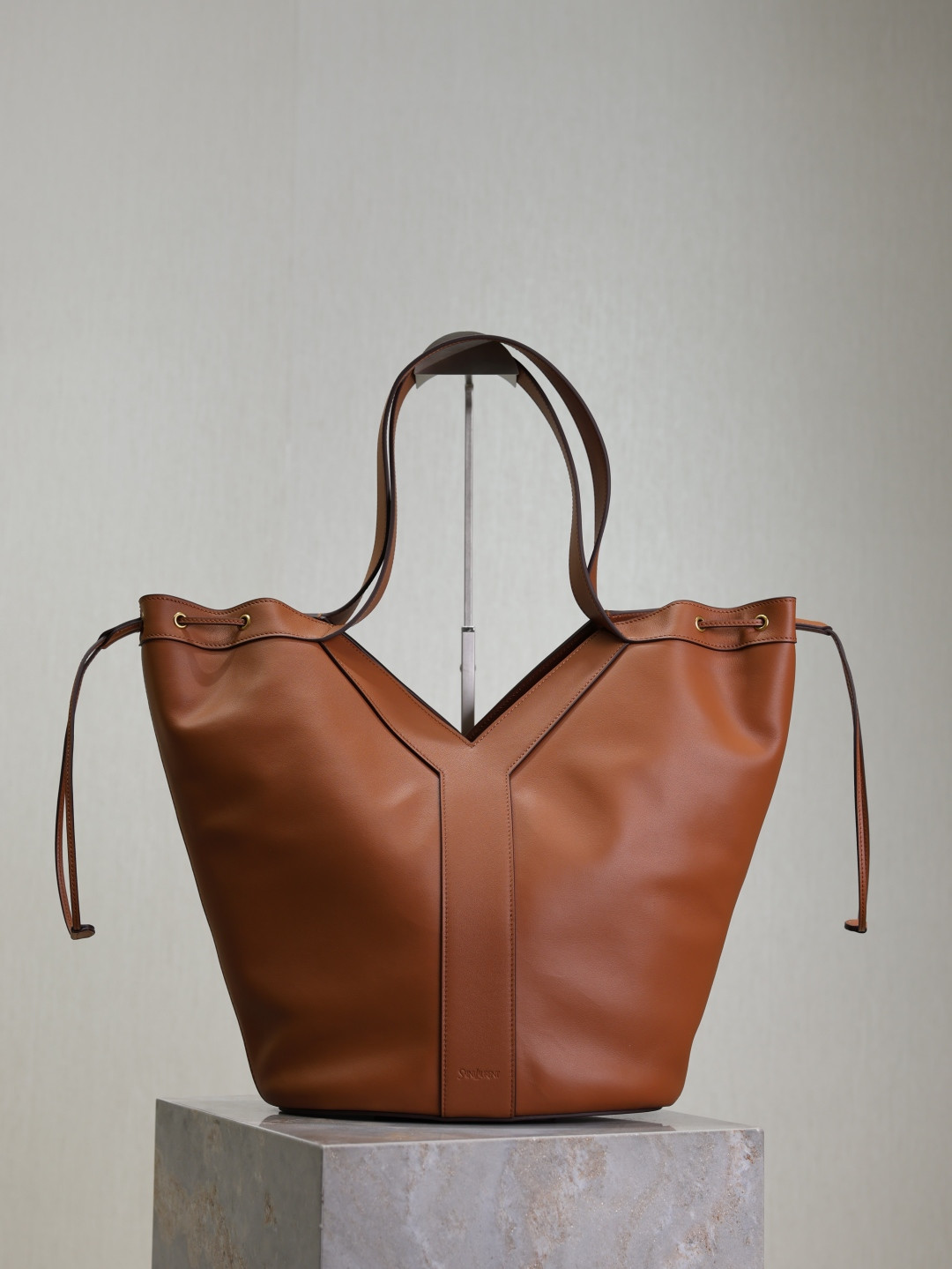 Y51 Y Large Hobo (Leather) 35 x 25 x 15 cm