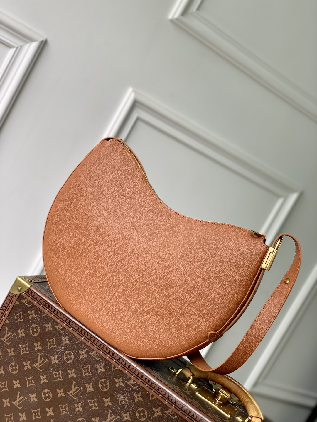 LV Low Key Cookie MM M14642 32x26x5cm