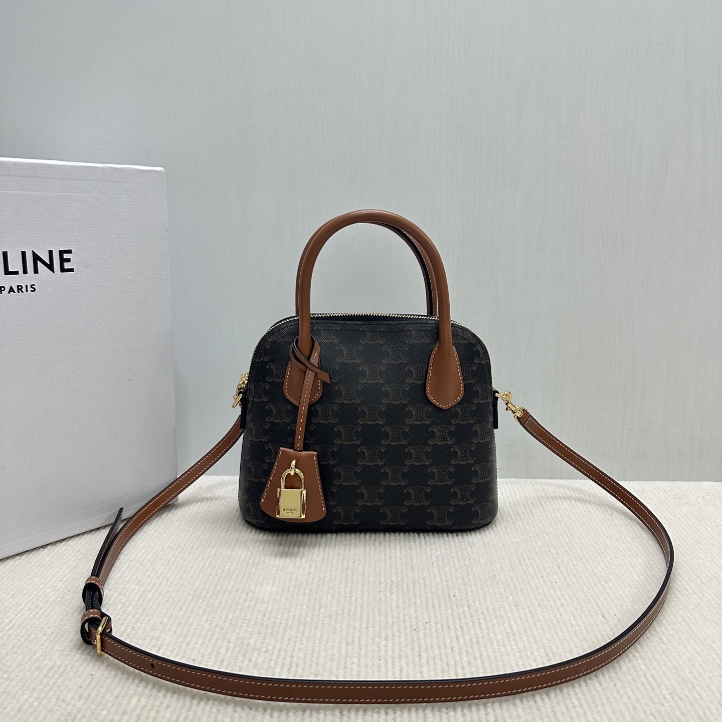 Ce1i*e TEEN HONORINE BAG IN Triomphe Canvas and Calfskin 22.5x17x10cm