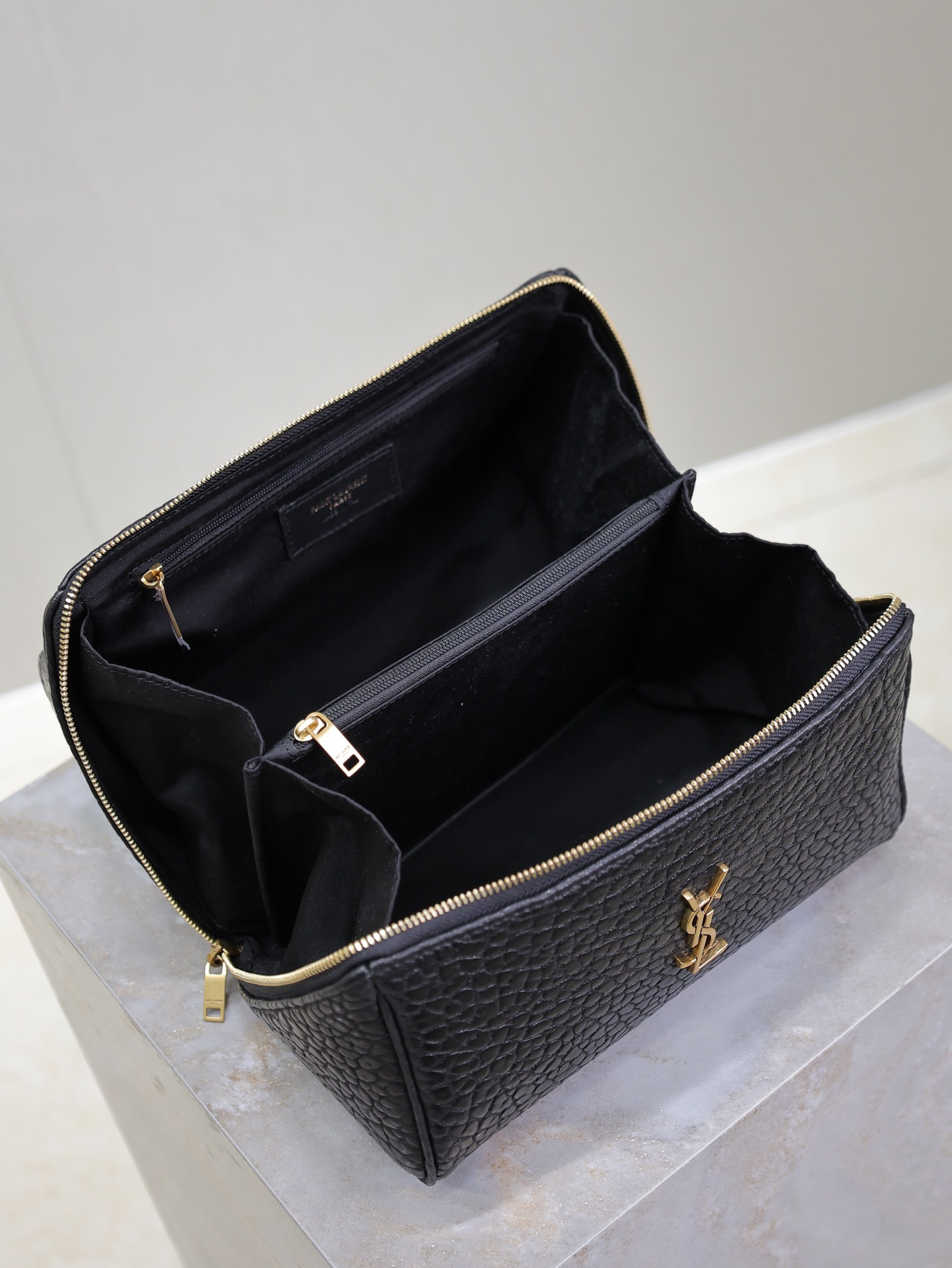 Y51 GABY Vanity Case in Grained Leather 21x13x13cm