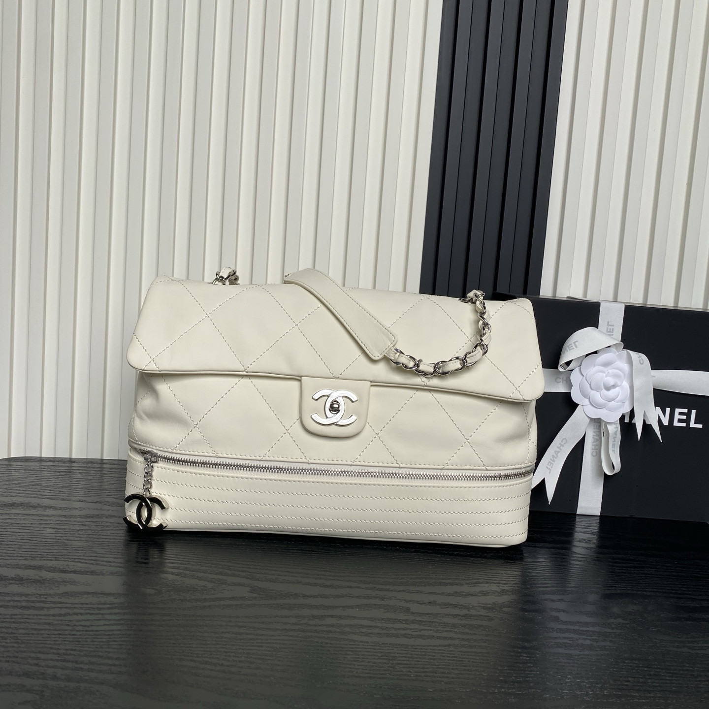 Ch**el Vintage Graffiti Tote Airport Bag 36x24x12cm