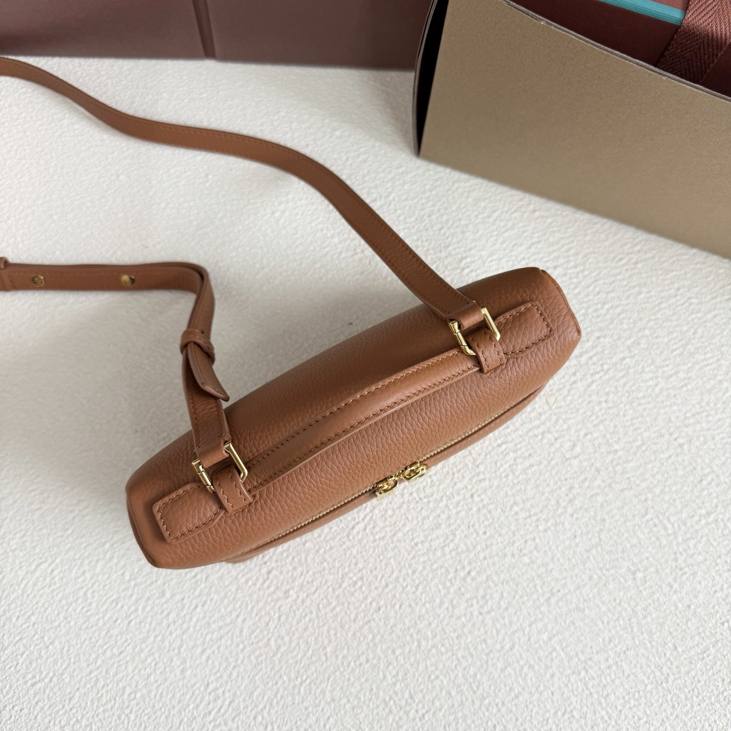L0r0 P1ana Extra Pocket L19 Grained Calfskin 11 x 19 x 6.5 cm