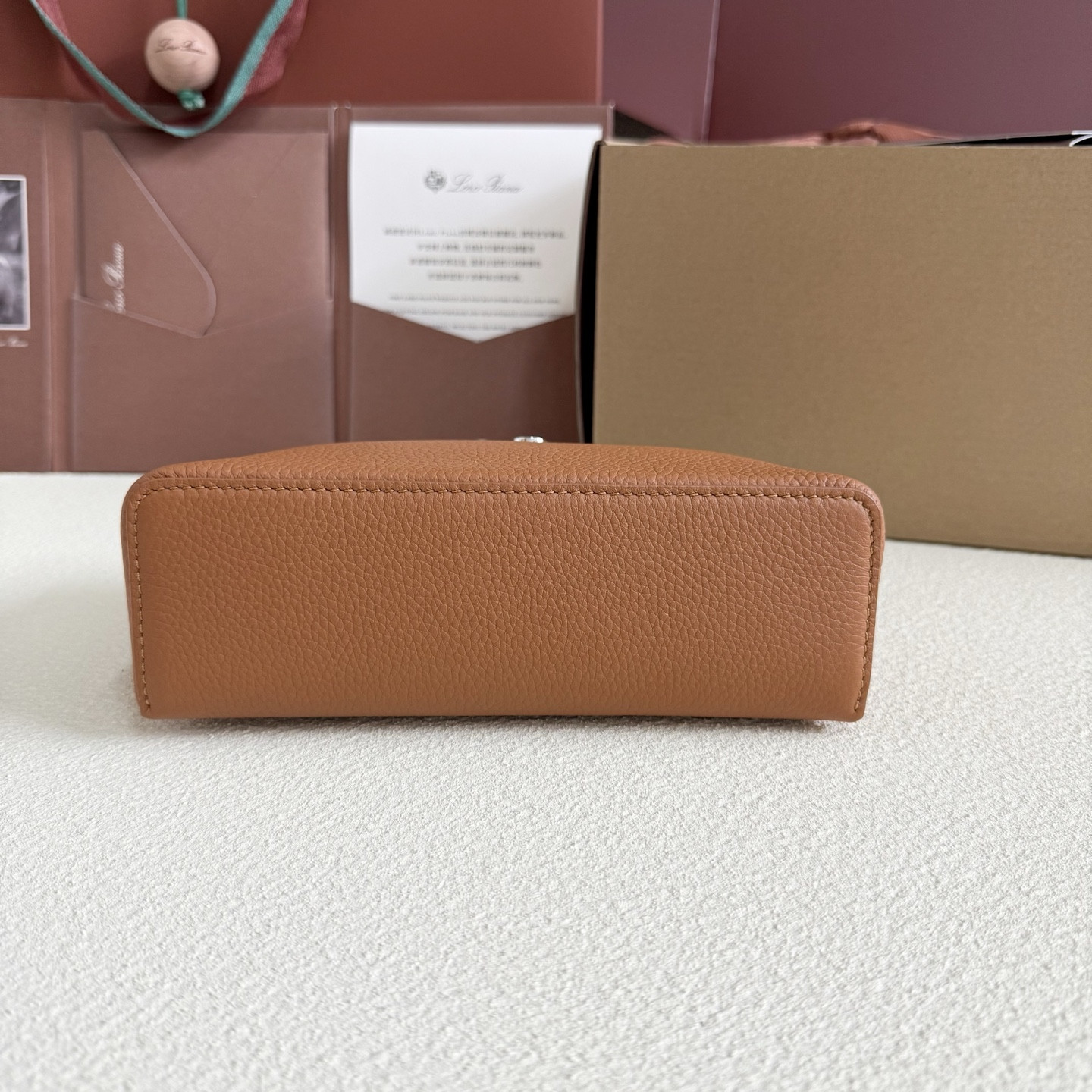 L0r0 P1ana Extra Pocket L19 Grained Calfskin 11 x 19 x 6.5 cm