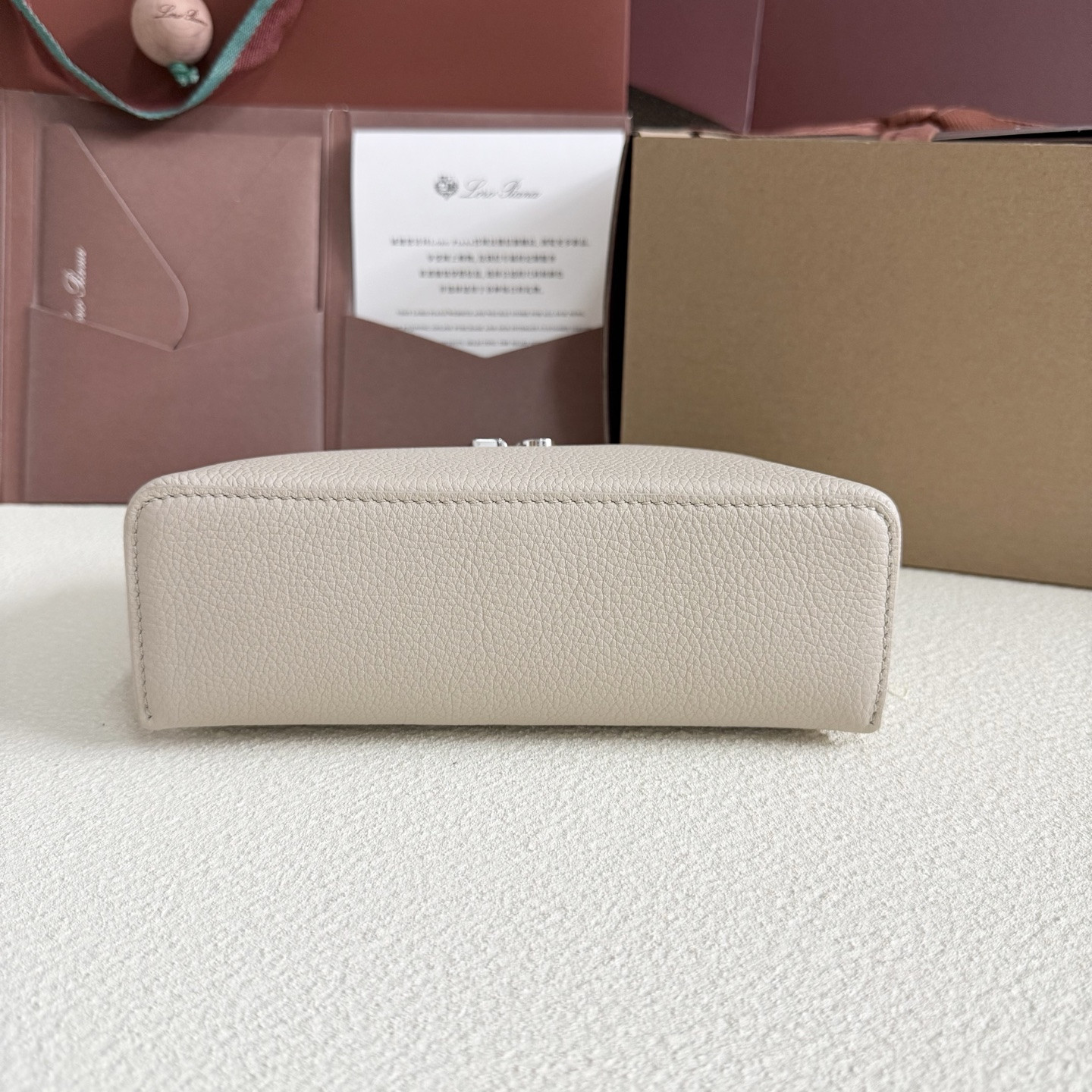 L0r0 P1ana Extra Pocket L19 Grained Calfskin 11 x 19 x 6.5 cm
