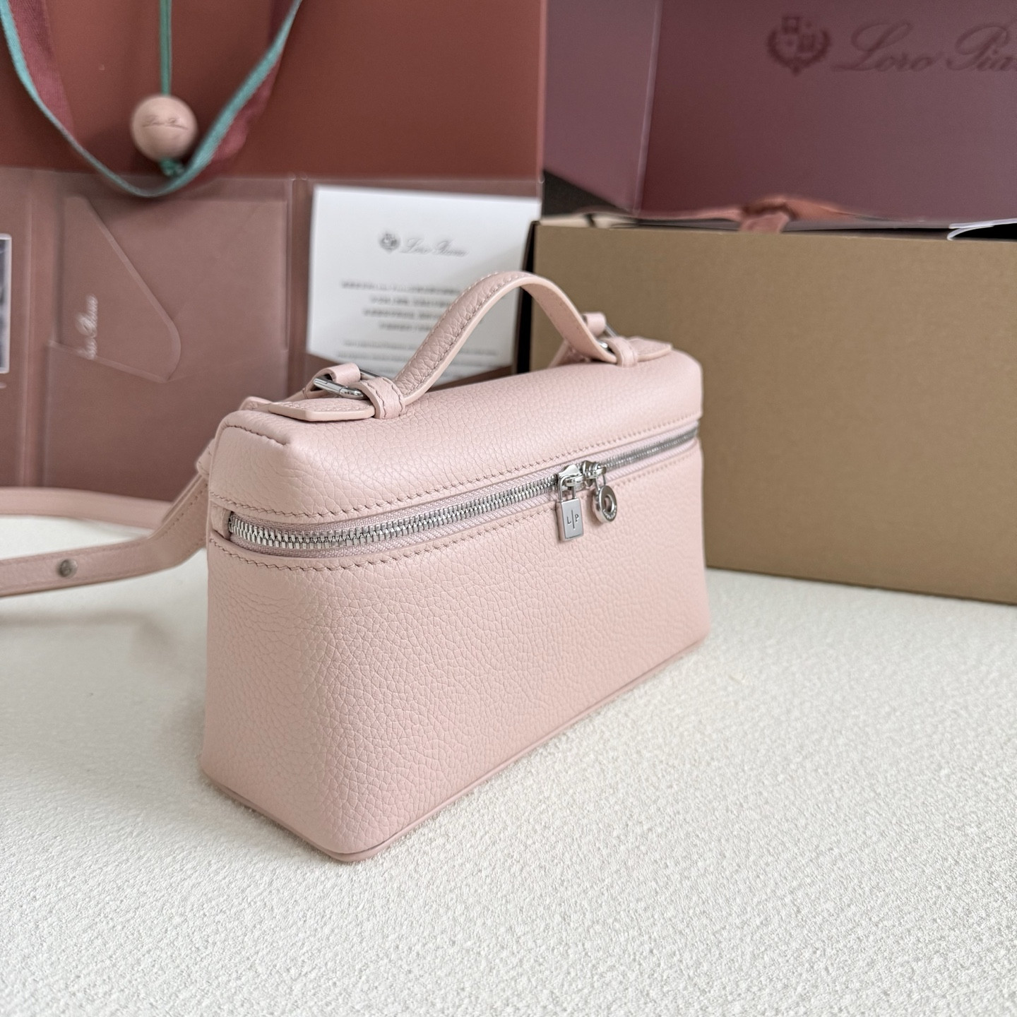 L0r0 P1ana Extra Pocket L19 11 x 19 x 6.5 cm