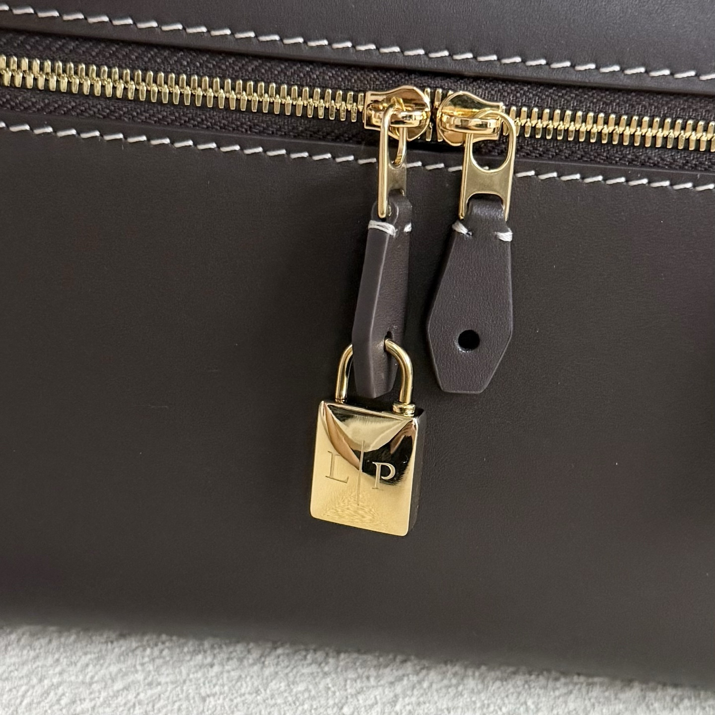 L0r0 P1ana Extra Clutch L29 29x14x3cm
